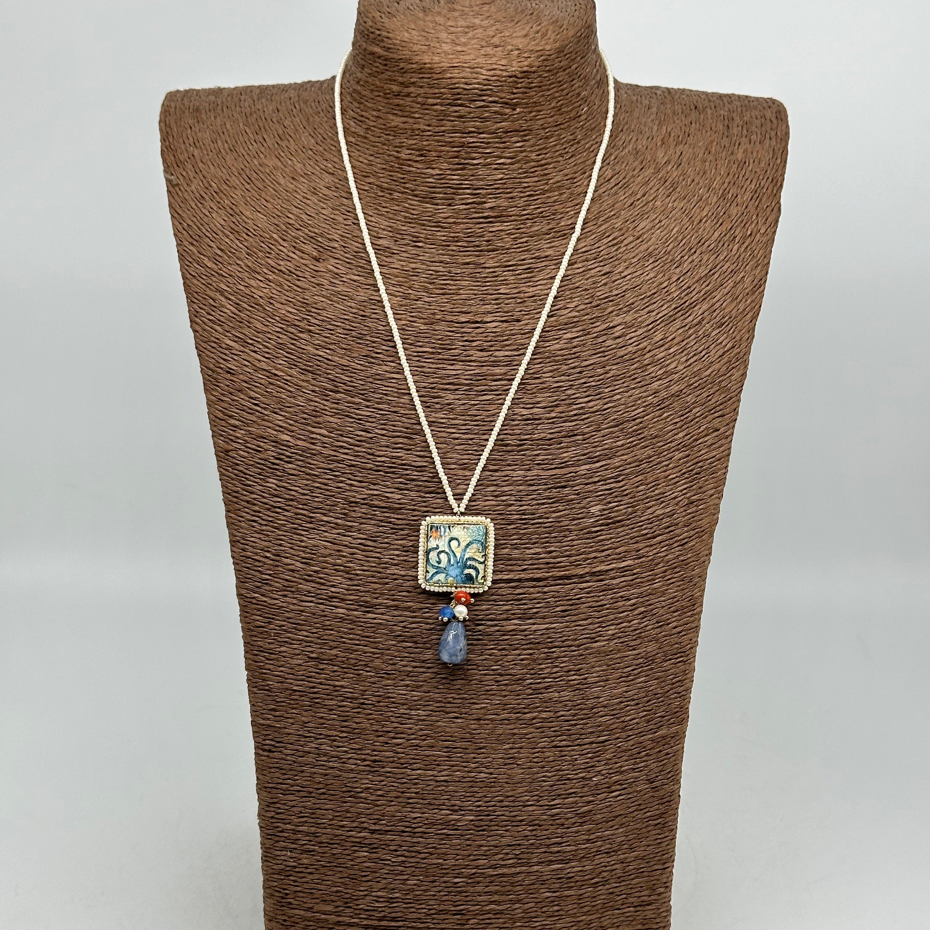 Collana Piastrella Ceramica Caltagirone Polipo catena perline bianche - COLLANA