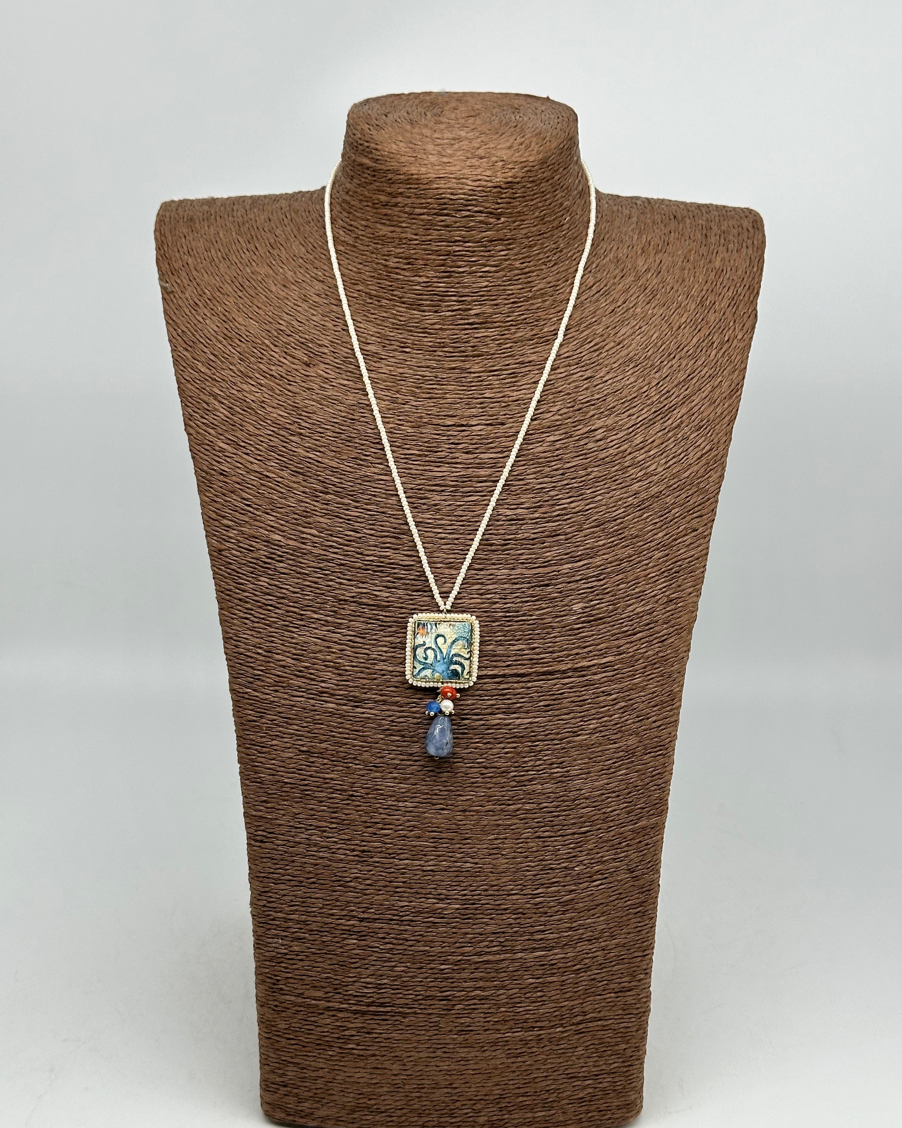 Collana Piastrella Ceramica Caltagirone Polipo catena perline bianche - COLLANA