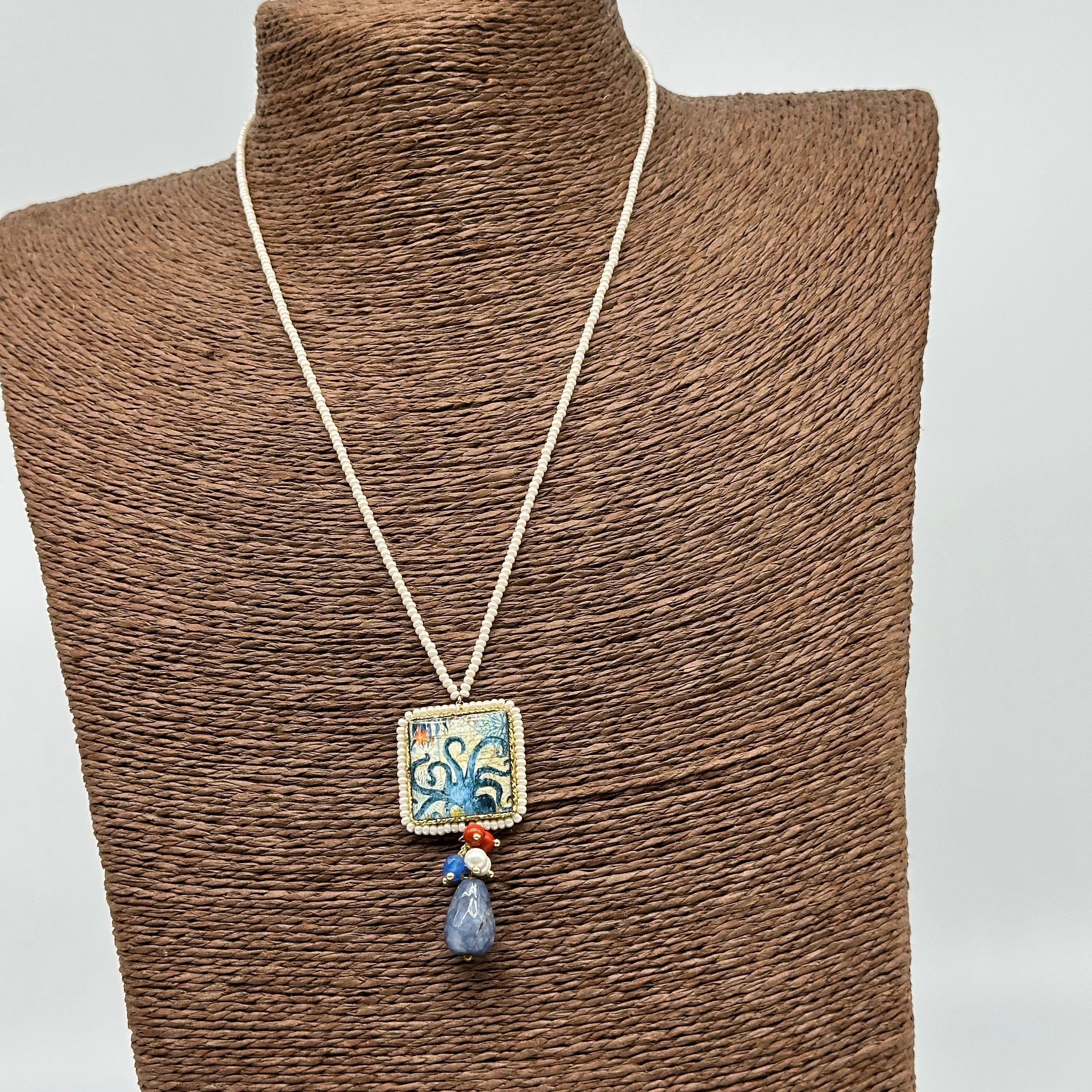Collana Piastrella Ceramica Caltagirone Polipo catena perline bianche - COLLANA