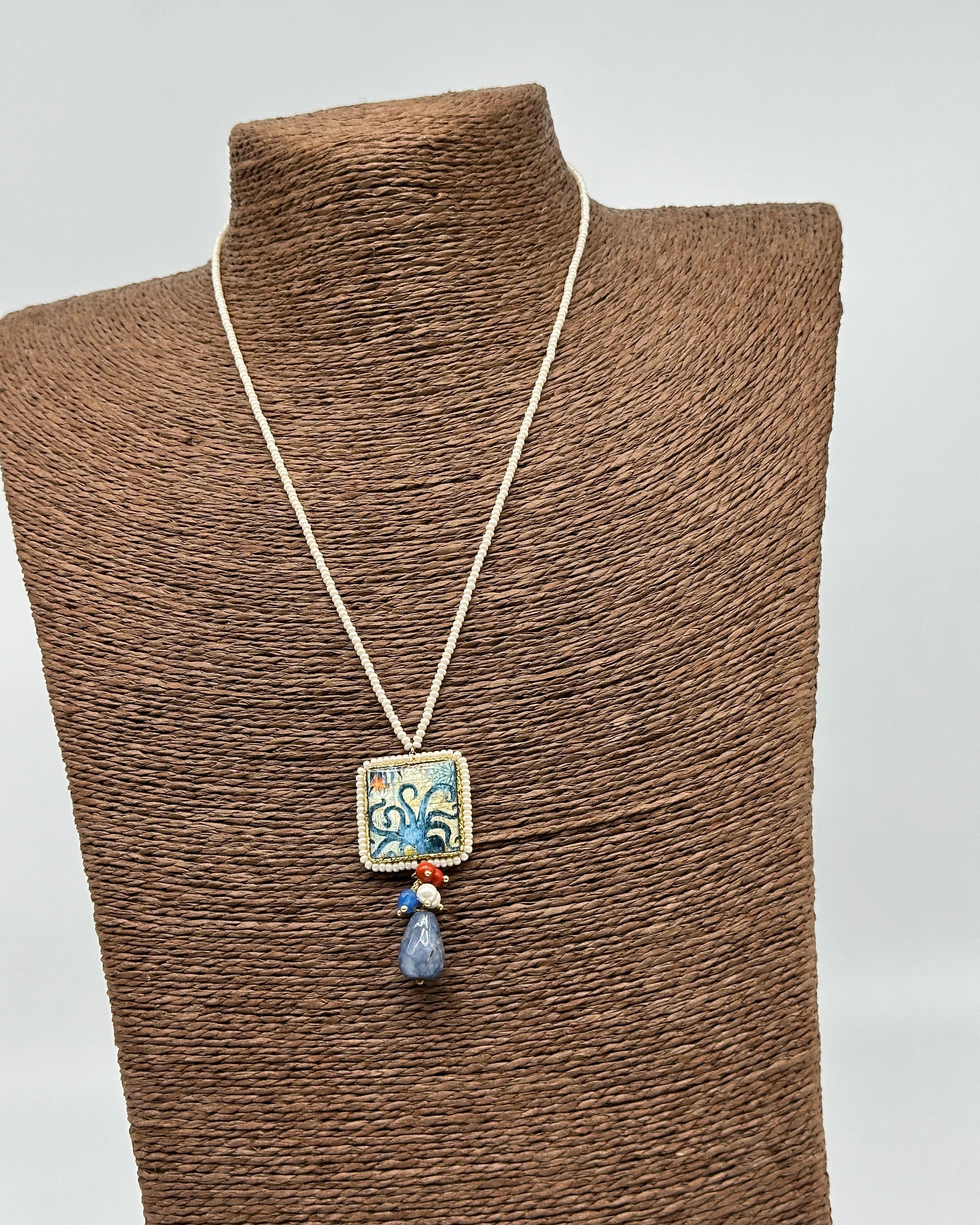Collana Piastrella Ceramica Caltagirone Polipo catena perline bianche - COLLANA
