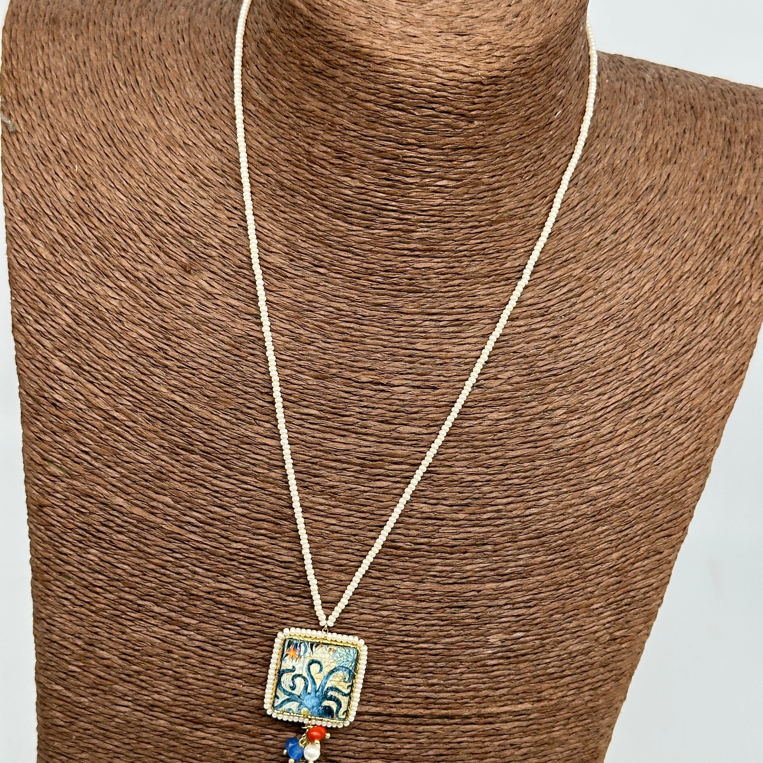 Collana Piastrella Ceramica Caltagirone Polipo catena perline bianche - COLLANA