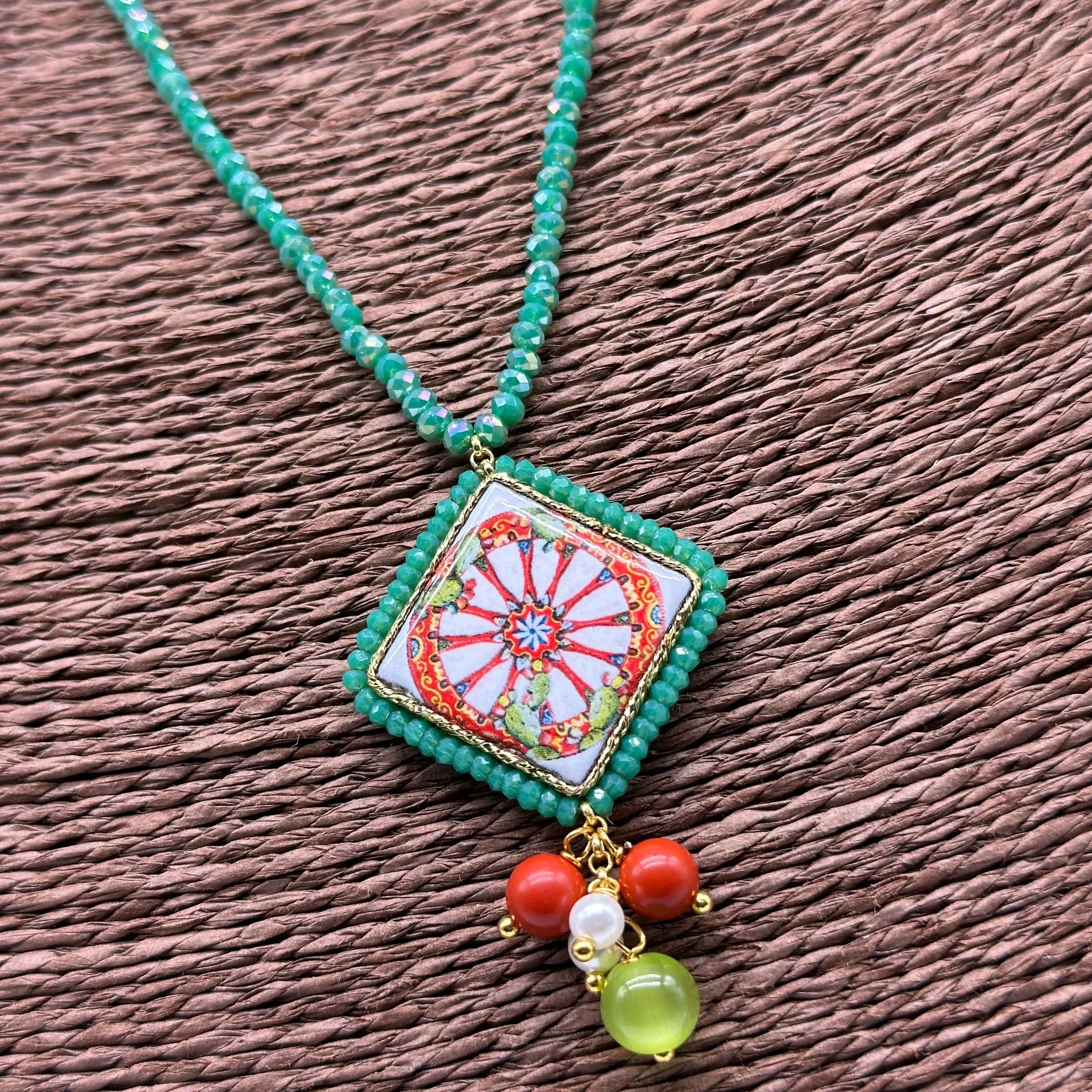 Collana Piastrella Ceramica Caltagirone, Ruota Carretto, catena perline verde DD CERAMICHE SICILIANE