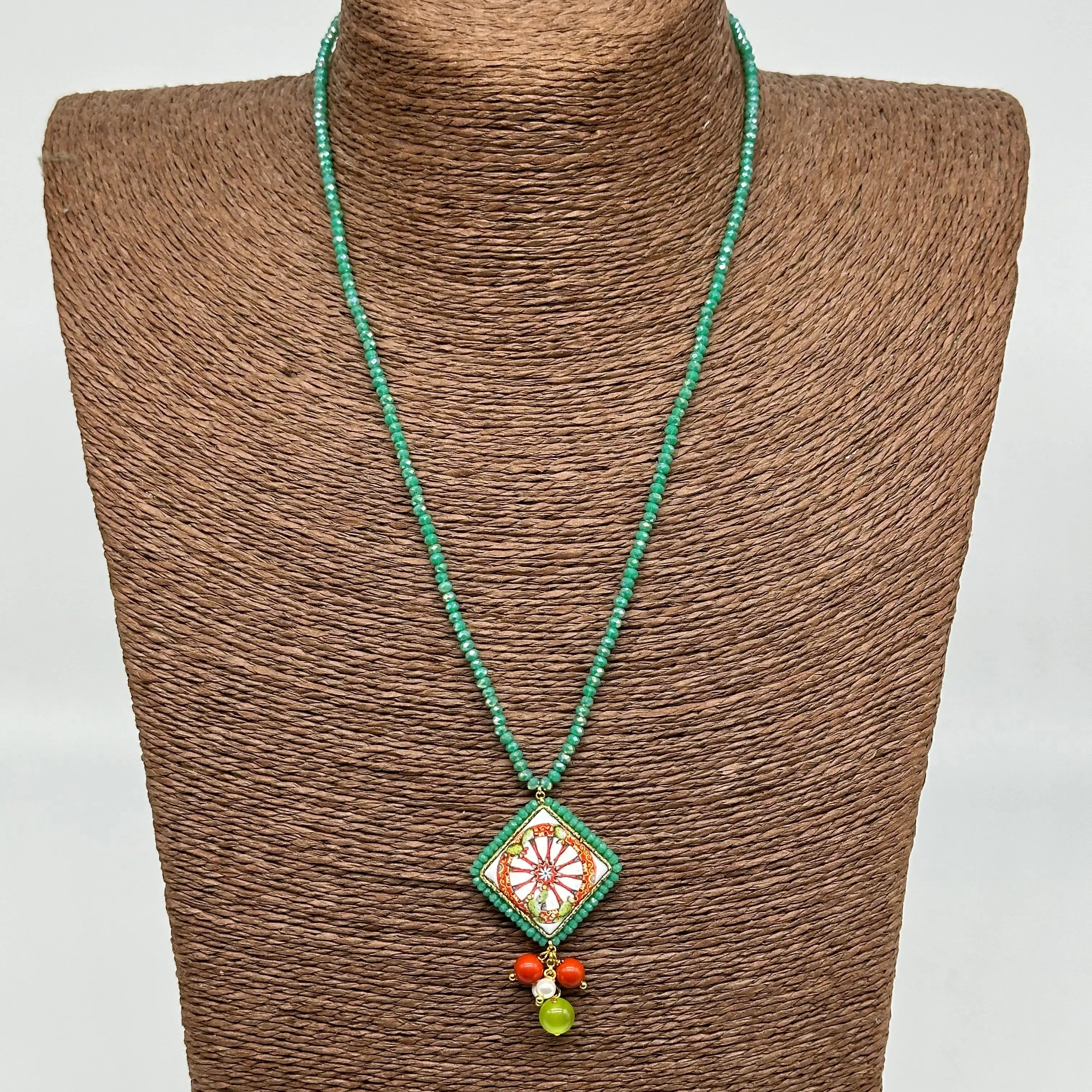 Collana Piastrella Ceramica Caltagirone, Ruota Carretto, catena perline verde DD CERAMICHE SICILIANE
