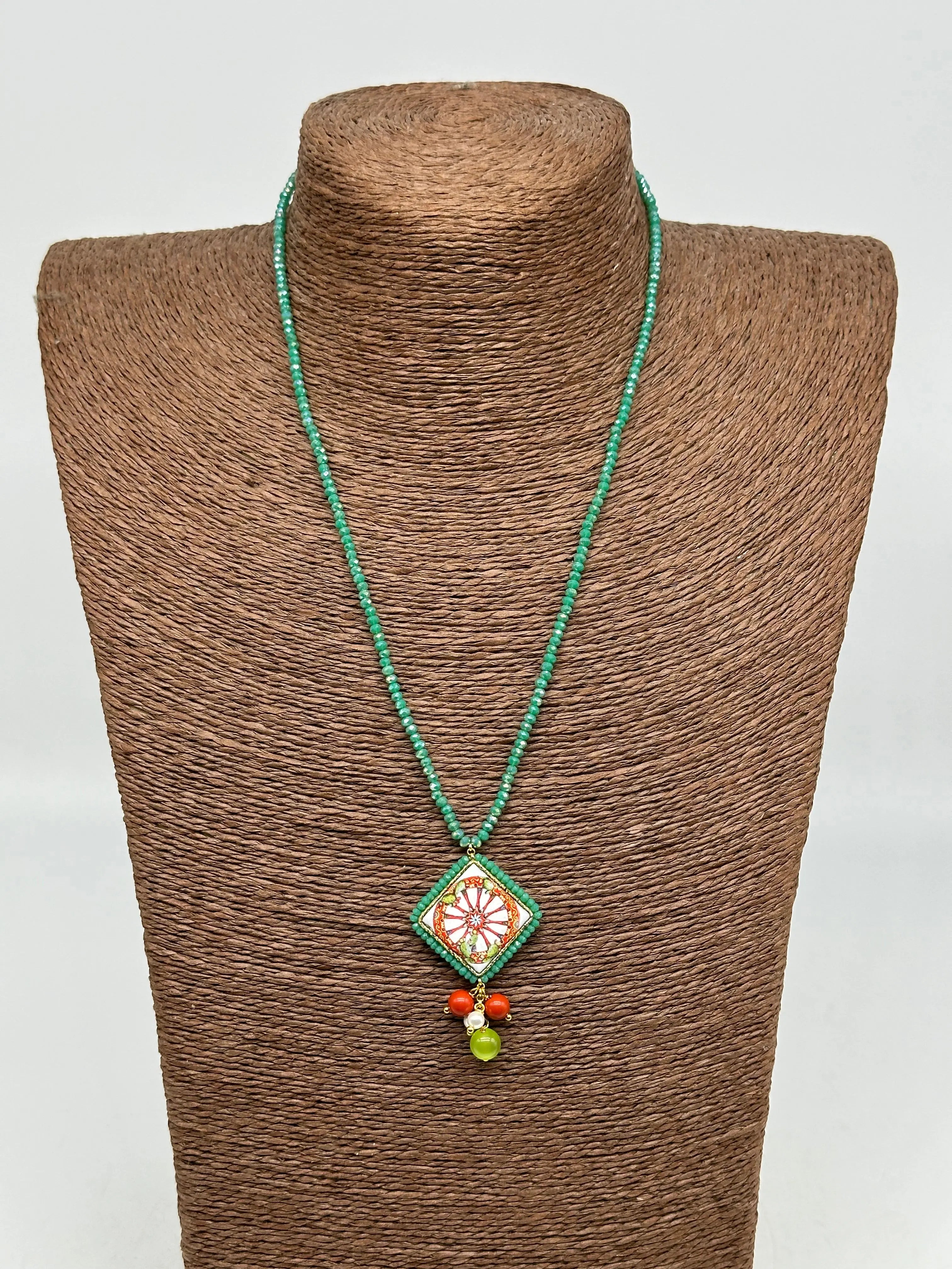 Collana Piastrella Ceramica Caltagirone, Ruota Carretto, catena perline verde DD CERAMICHE SICILIANE