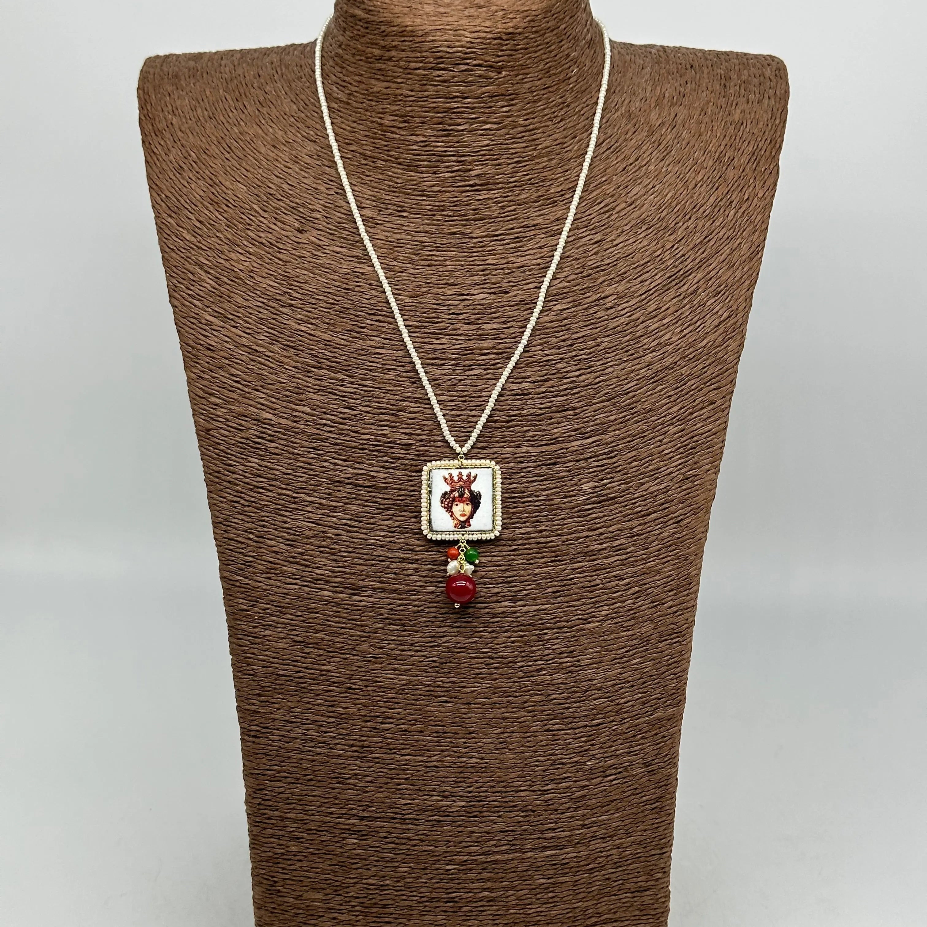 Collana Piastrella Ceramica Caltagirone, Testa di Moro, catena perline bianche DD CERAMICHE SICILIANE
