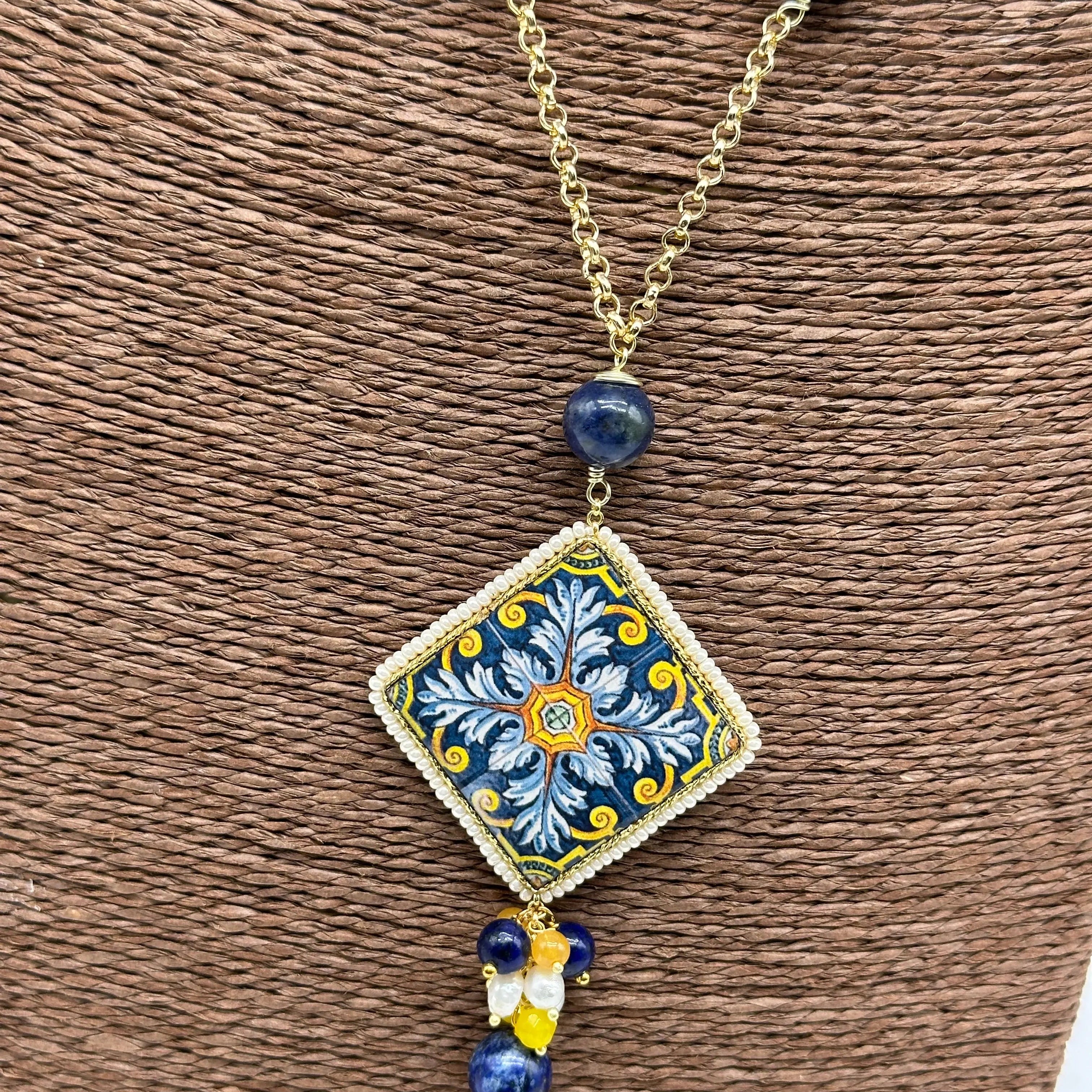 Collana Piastrella Ceramica di Caltagirone, catena dorata con pietre blu DD CERAMICHE SICILIANE