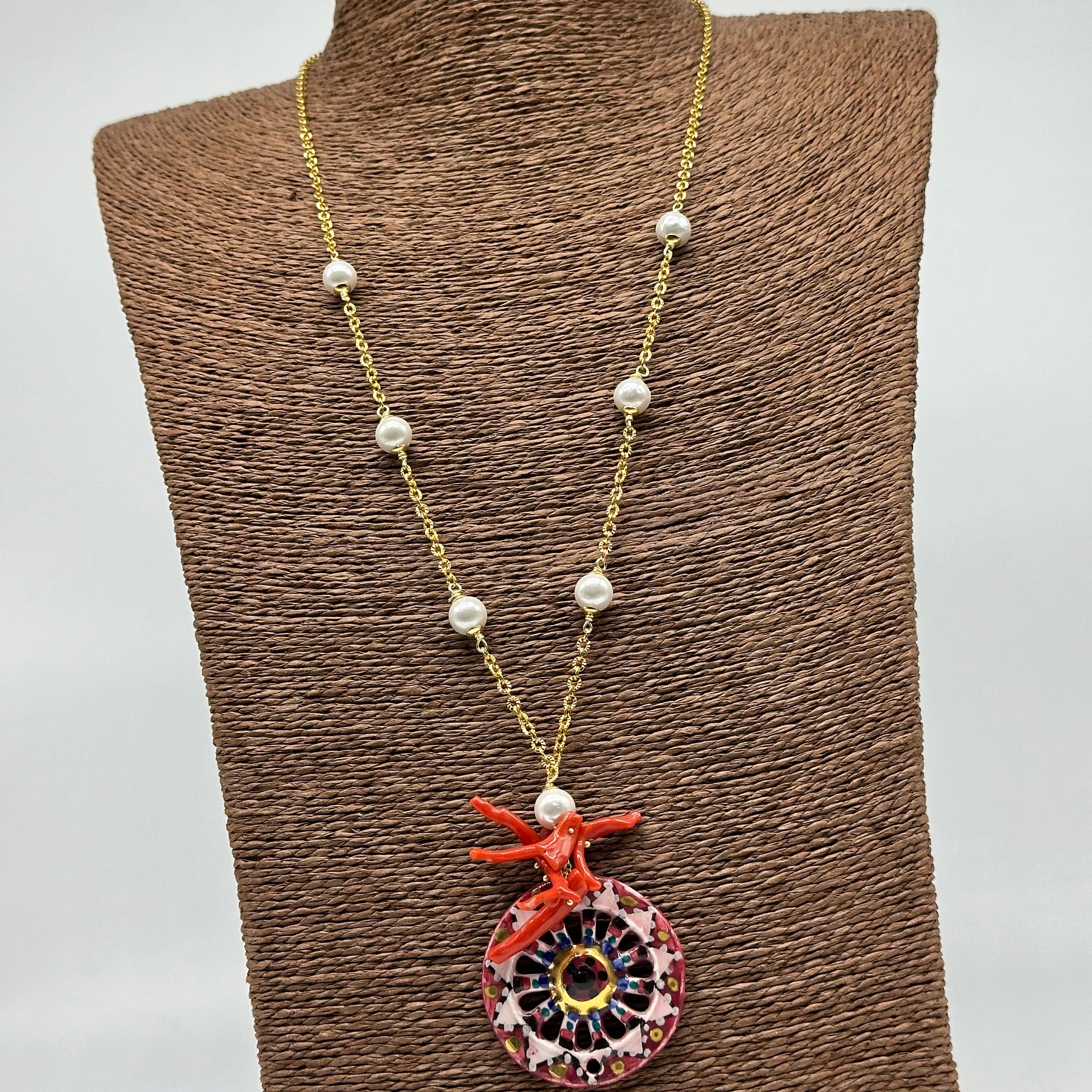 Collana Ruota Carretto decorata Ceramica di Caltagirone coralli e perle - BIJOUX