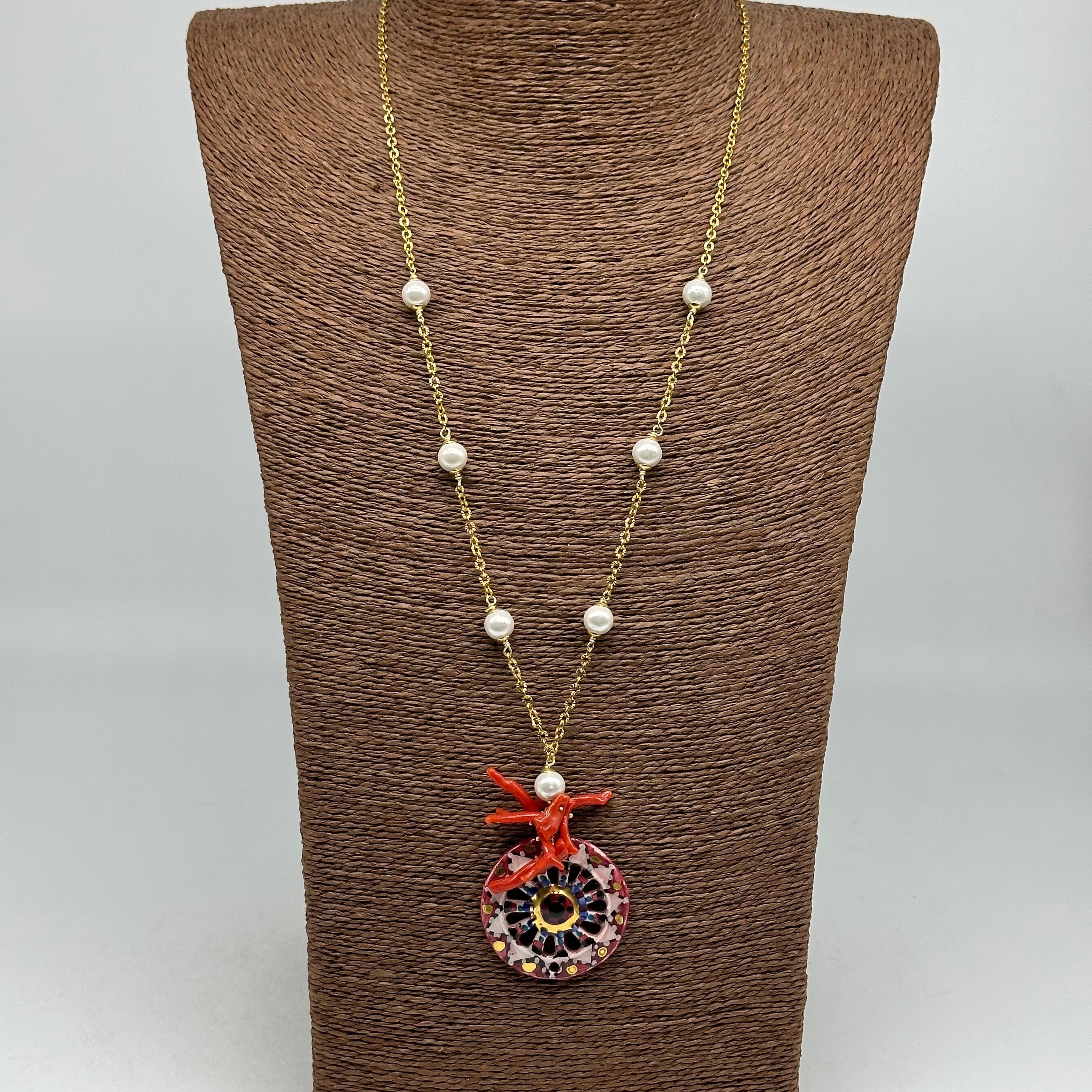 Collana Ruota Carretto decorata Ceramica di Caltagirone coralli e perle - BIJOUX