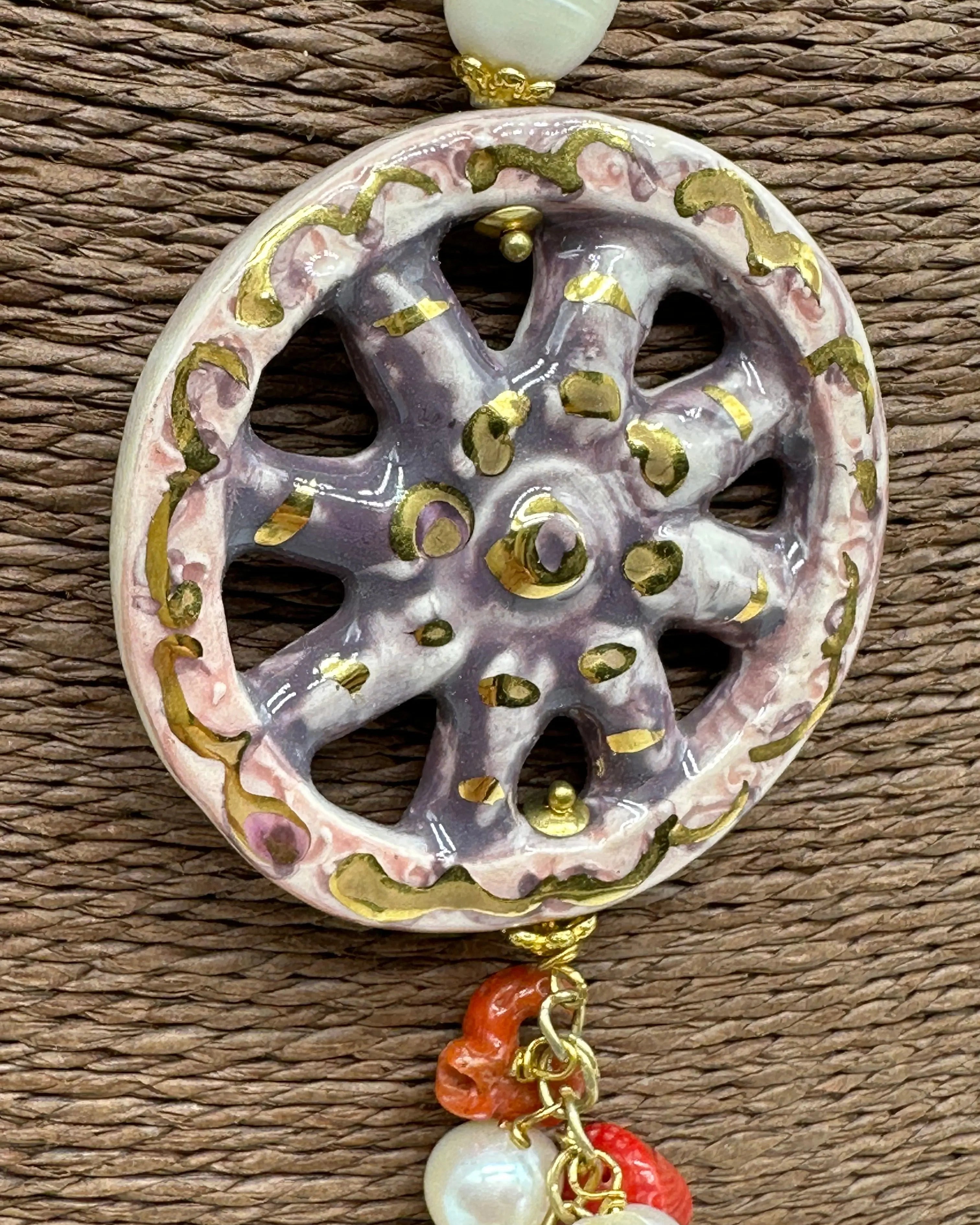 Collana Ruota Carretto decorata Rosa Ceramica di Caltagirone DD CERAMICHE SICILIANE