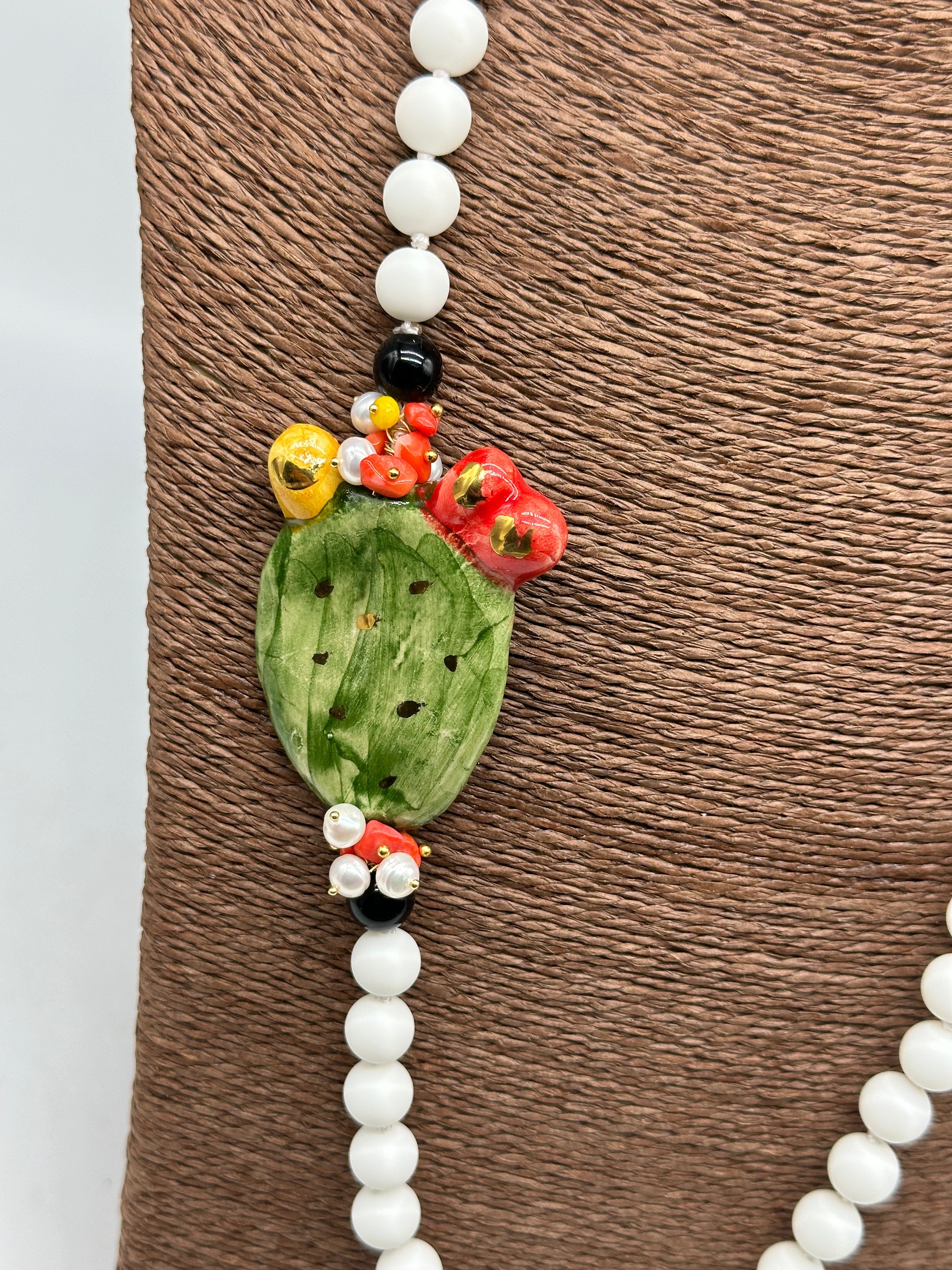 Collana Siciliana Fico d’India in Ceramica di Caltagirone catena pietre bianche - BIJOUX