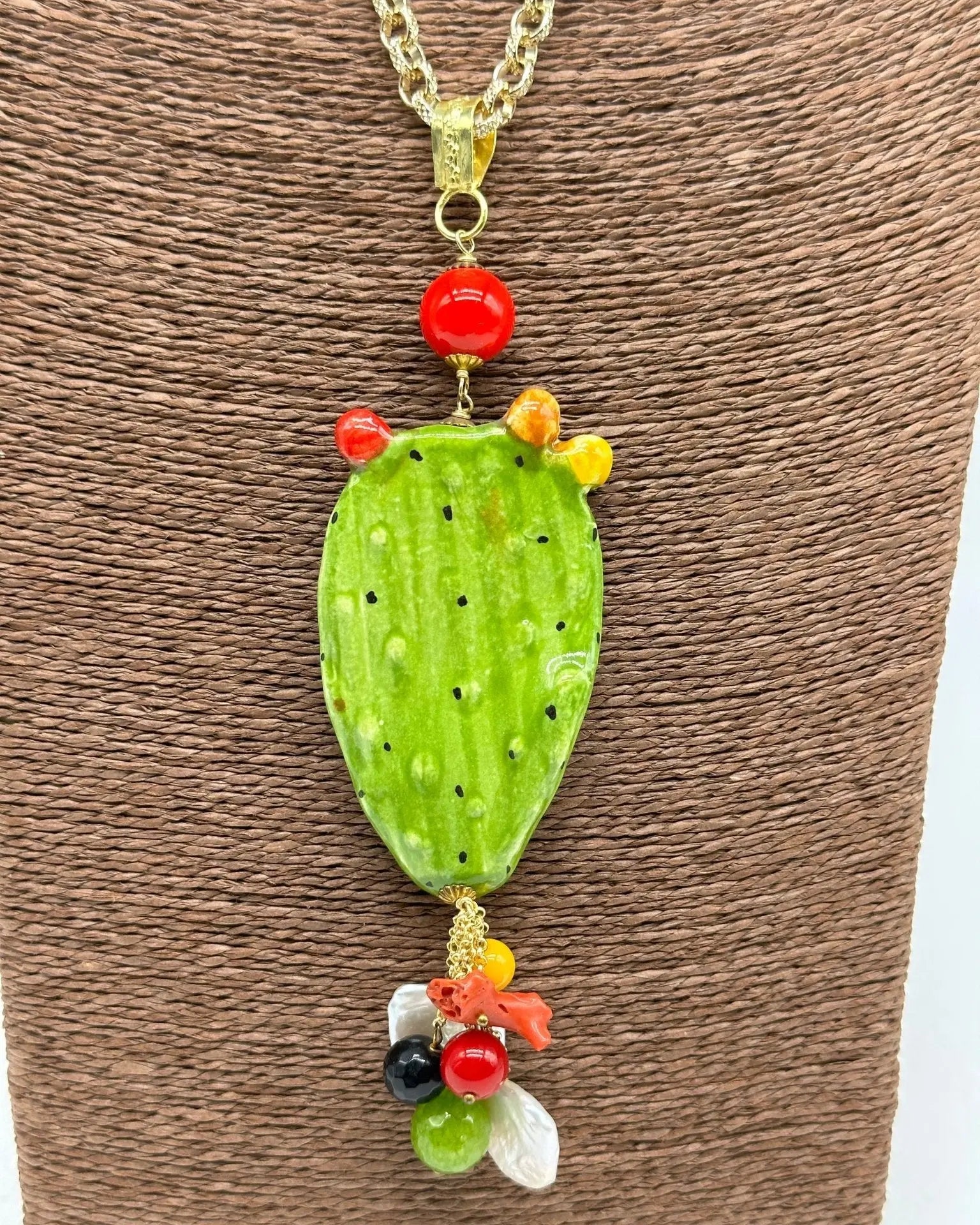 Collana Siciliana Fico d'India in Ceramica di Caltagirone, pietre, corallo, catena dorata - DD CERAMICHE SICILIANE