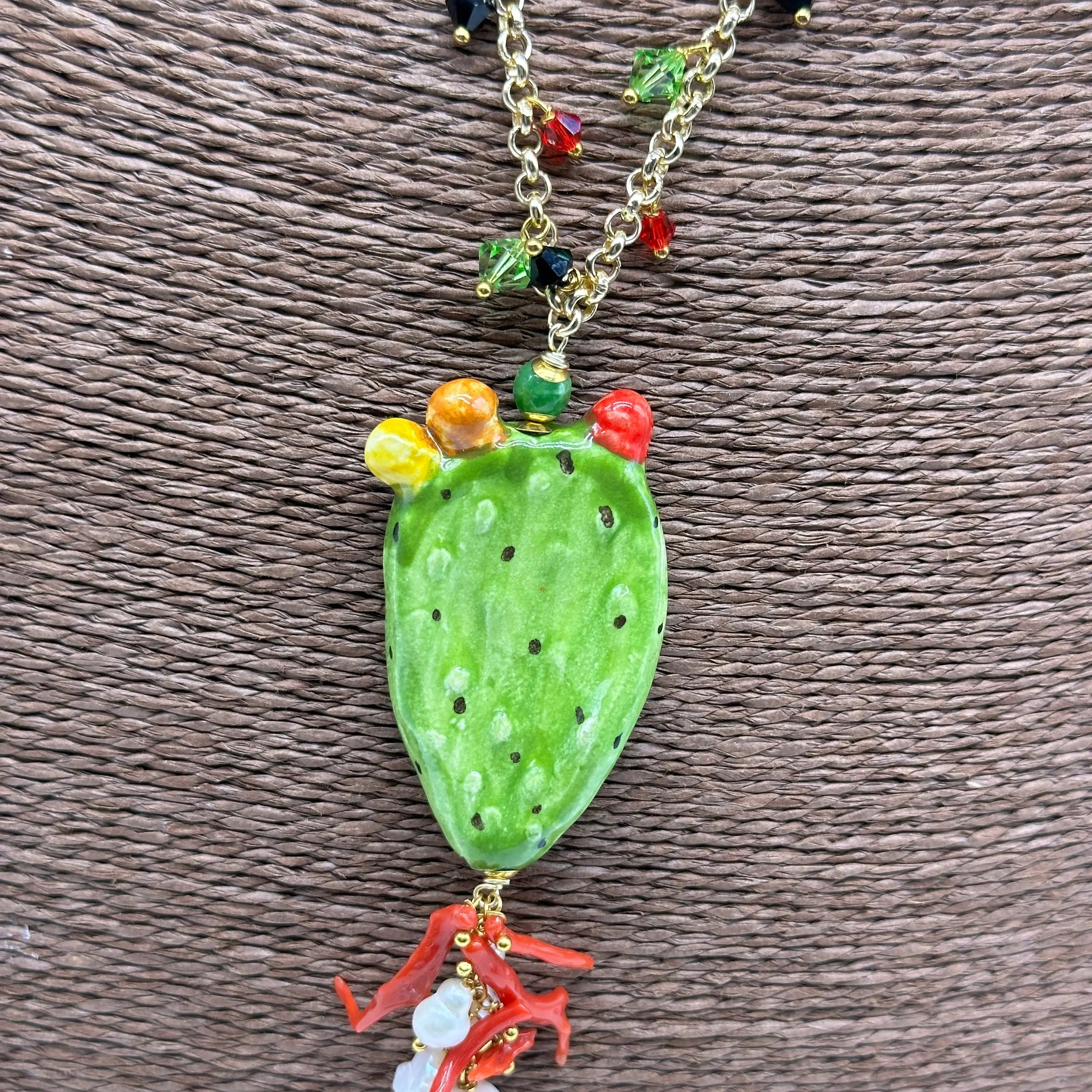 Collana Siciliana Fico d'India in Ceramica di Caltagirone, pietre, corallo, catena dorata V.2 DD CERAMICHE SICILIANE
