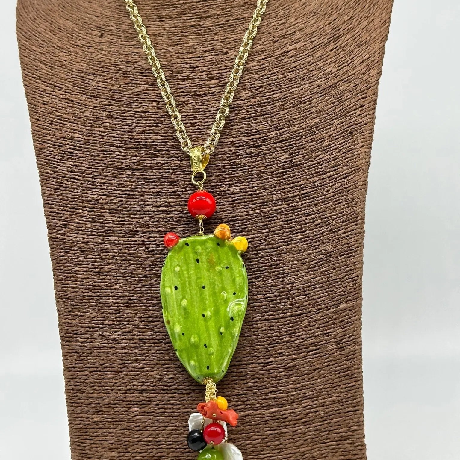Collana Siciliana Fico d'India in Ceramica di Caltagirone, pietre, corallo, catena dorata - DD CERAMICHE SICILIANE