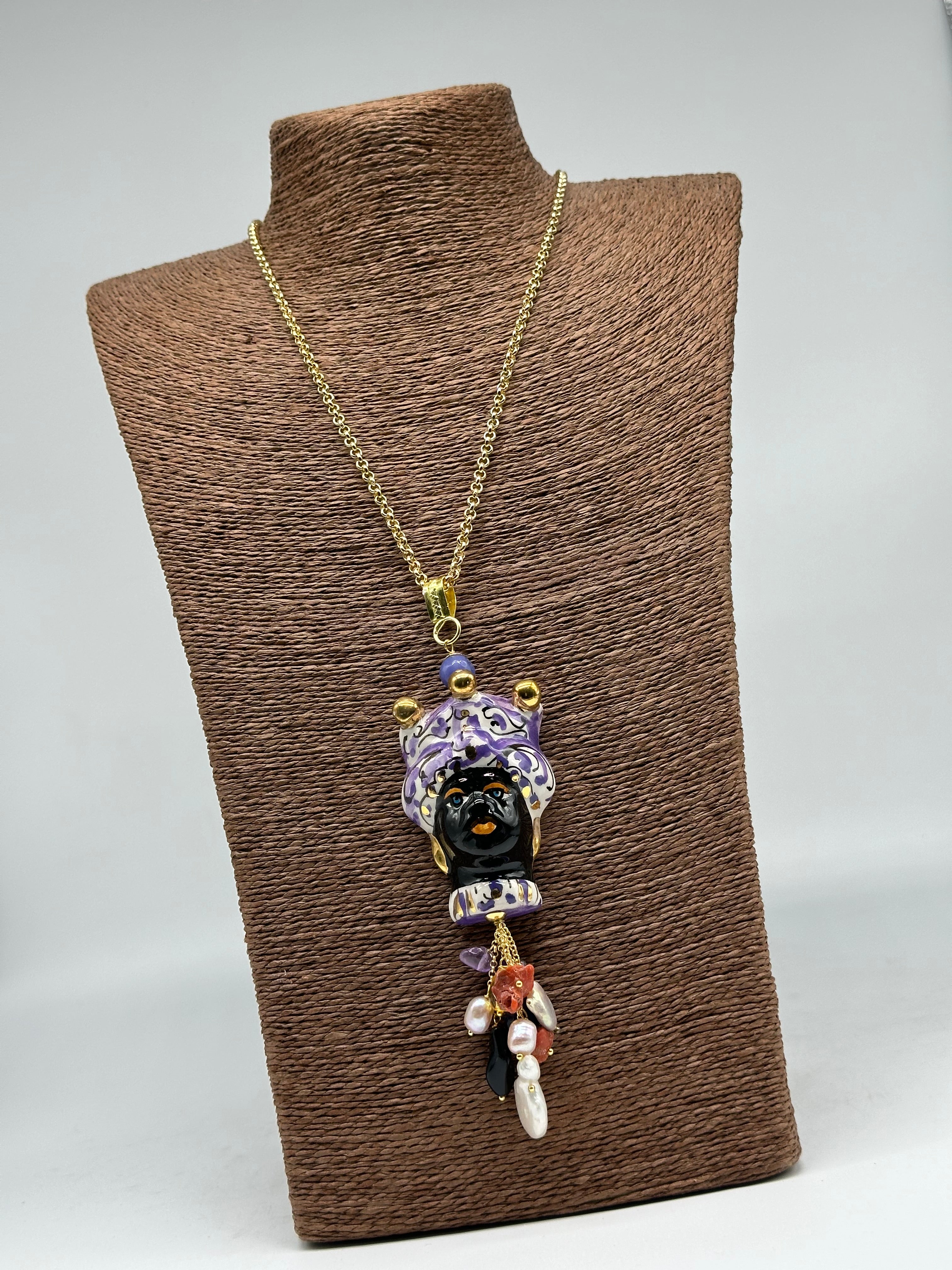 Collana Siciliana Testa di Moro Ceramica di Caltagirone Turbante Viola Decorato dettagli Oro - COLLANA