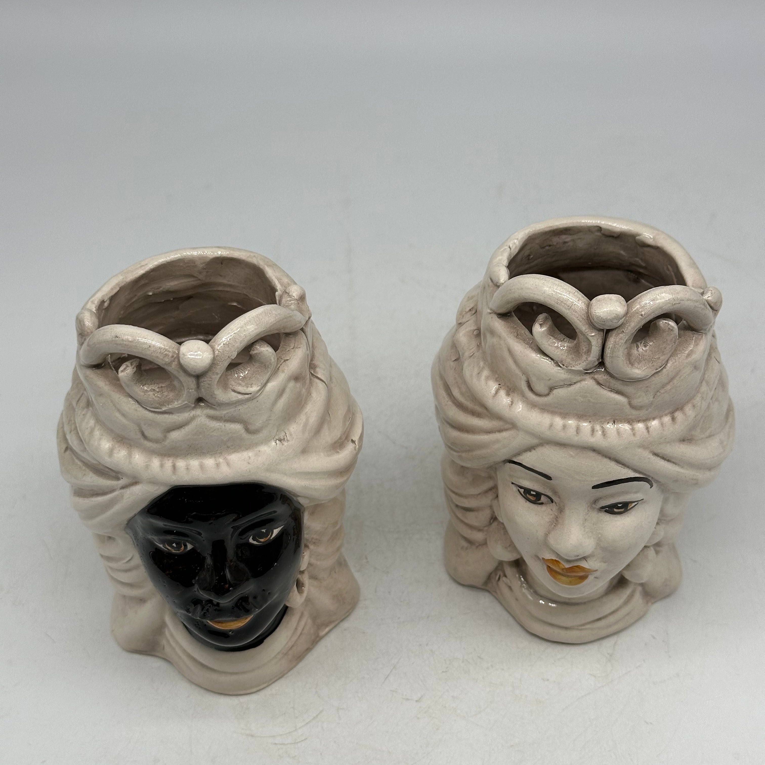 Coppia Teste di Moro Corona V.2 Ceramica Caltagirone cm H.15 L.7 Artigianale Colore Bianco con dettagli - TESTE DI MORO