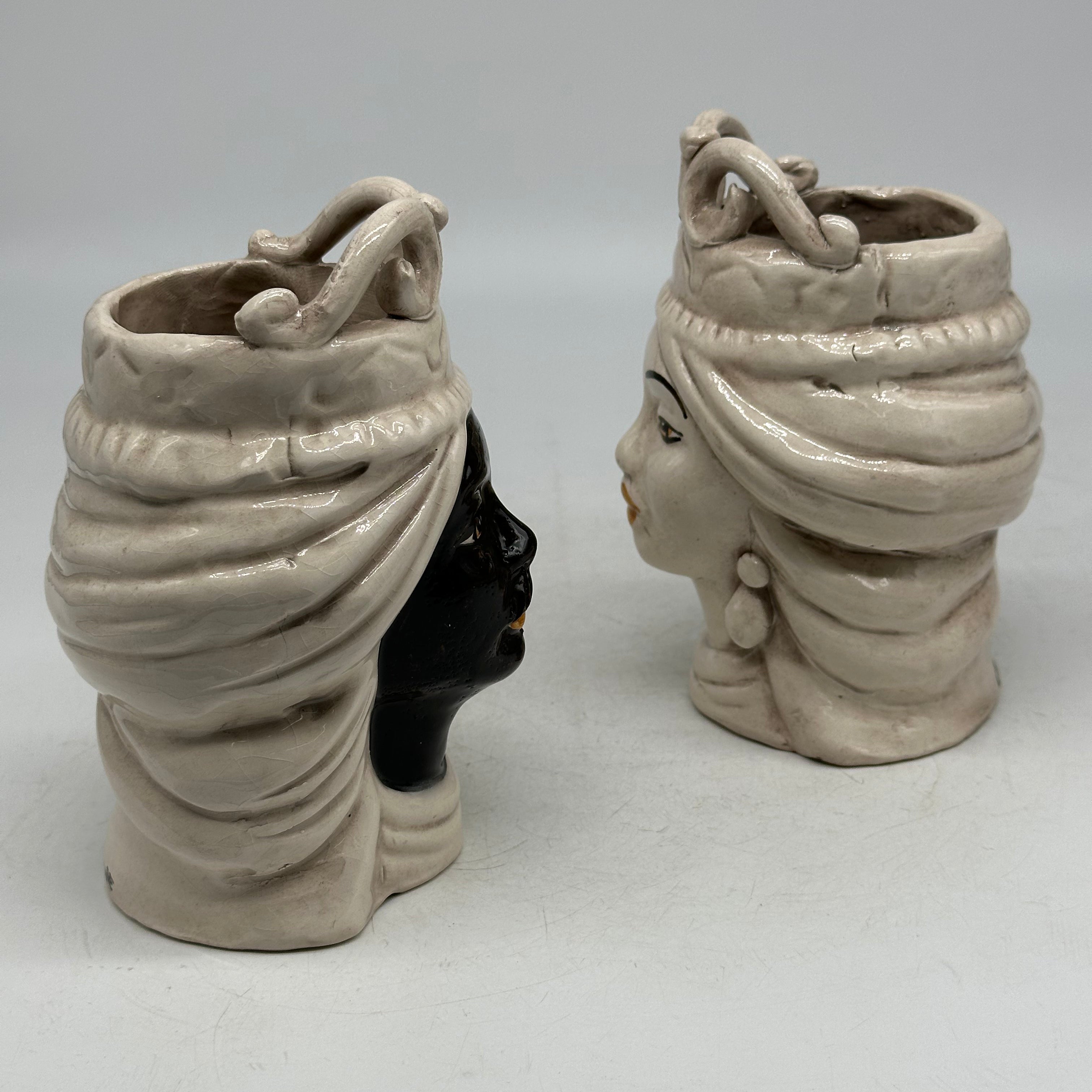 Coppia Teste di Moro Corona V.2 Ceramica Caltagirone cm H.15 L.7 Artigianale Colore Bianco con dettagli - TESTE DI MORO