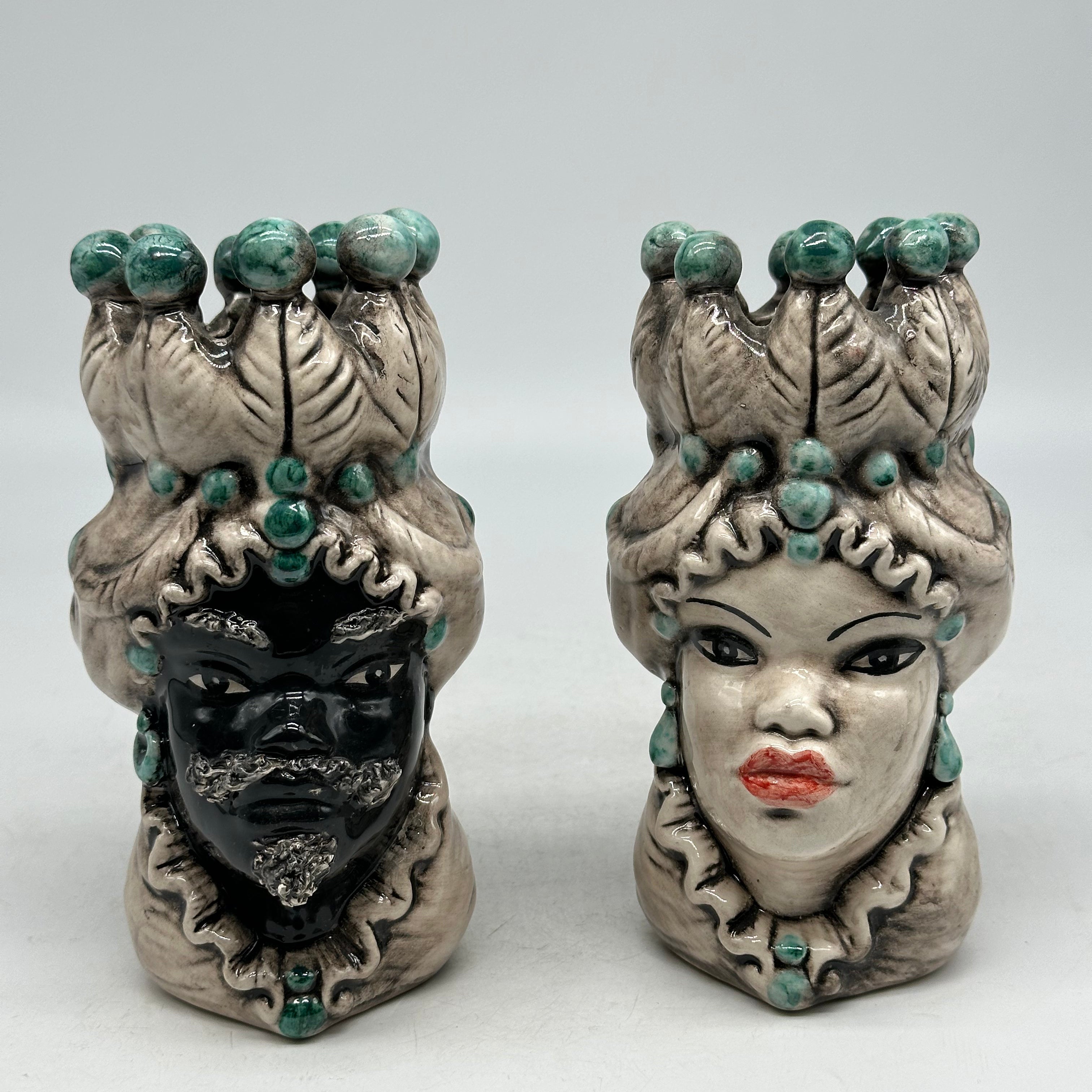 Coppia Teste di Moro Luis Ceramica Caltagirone cm H.17 L.9 Artigianale Beige Sfere Verde - TESTE DI MORO