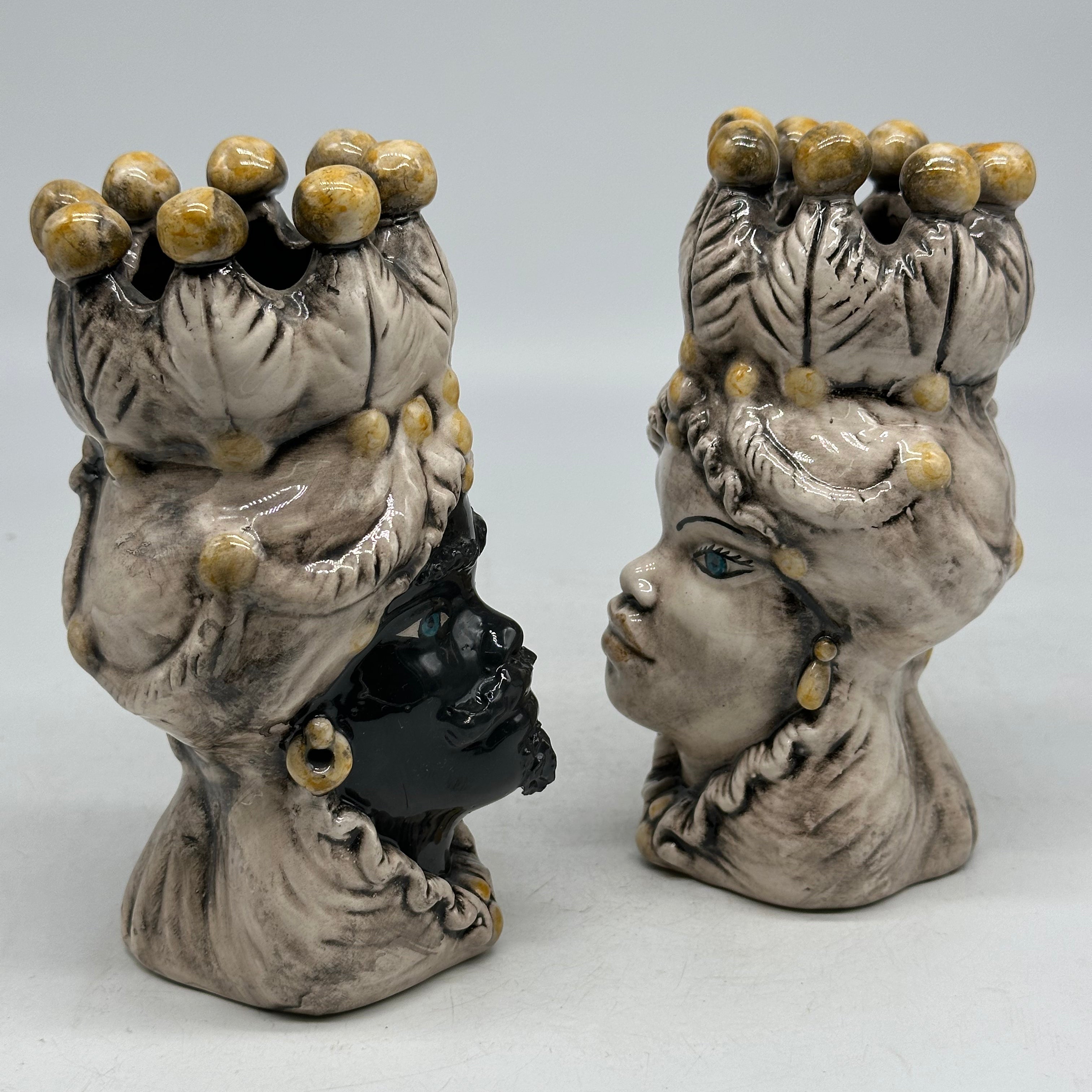 Coppia Teste di Moro Luis Ceramica Caltagirone cm H.17 L.9 Artigianale Beige Sfere Giallo - TESTE DI MORO