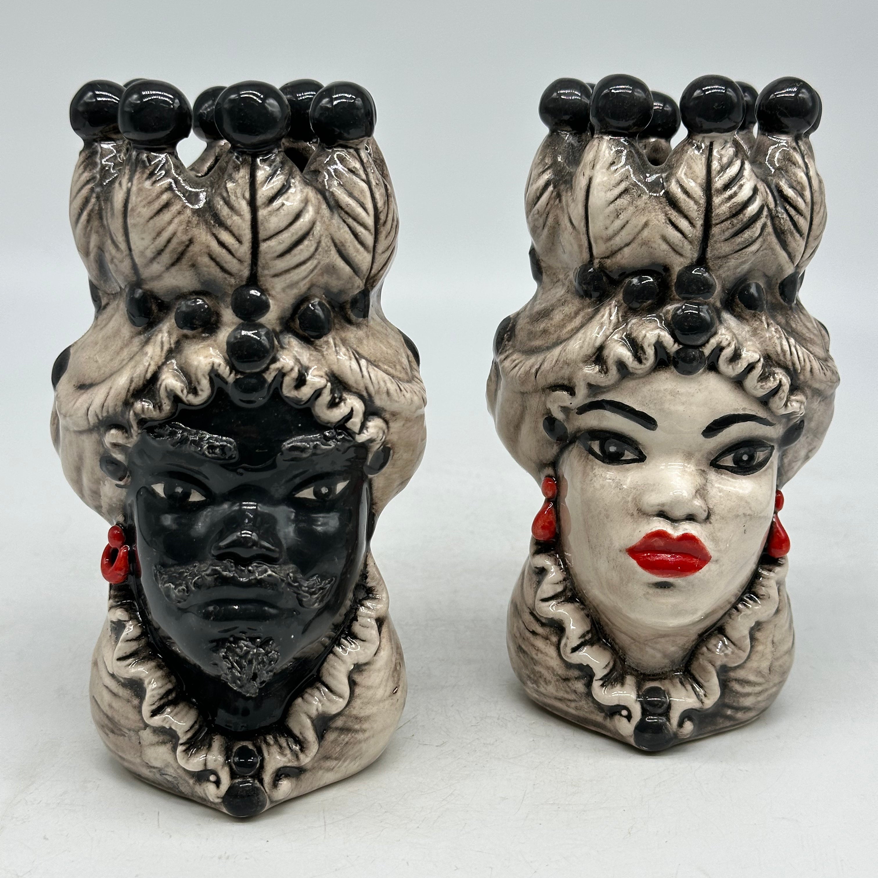 Coppia Teste di Moro Luis Ceramica Caltagirone cm H.17 L.9 Artigianale Beige Sfere Nero - TESTE DI MORO