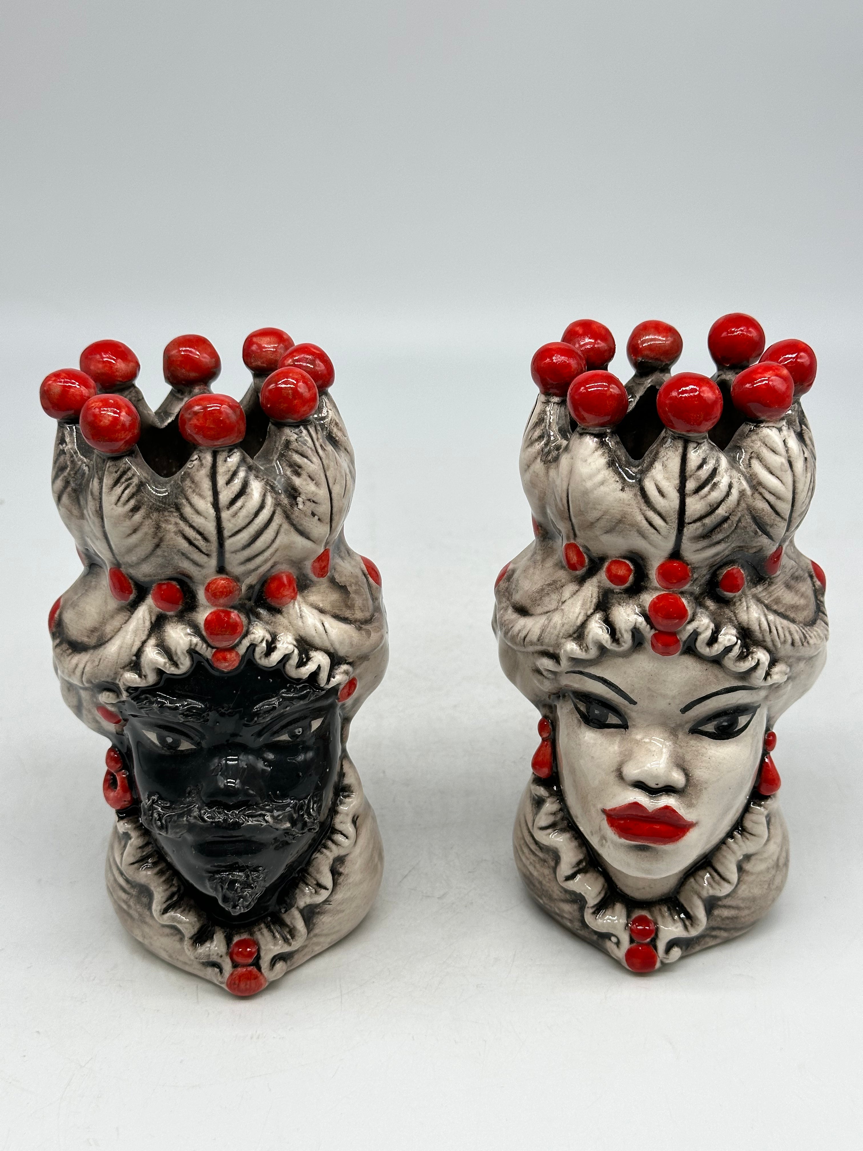 Coppia Teste di Moro Luis Ceramica Caltagirone cm H.17 L.9 Artigianale Beige Sfere Rosso - TESTE DI MORO