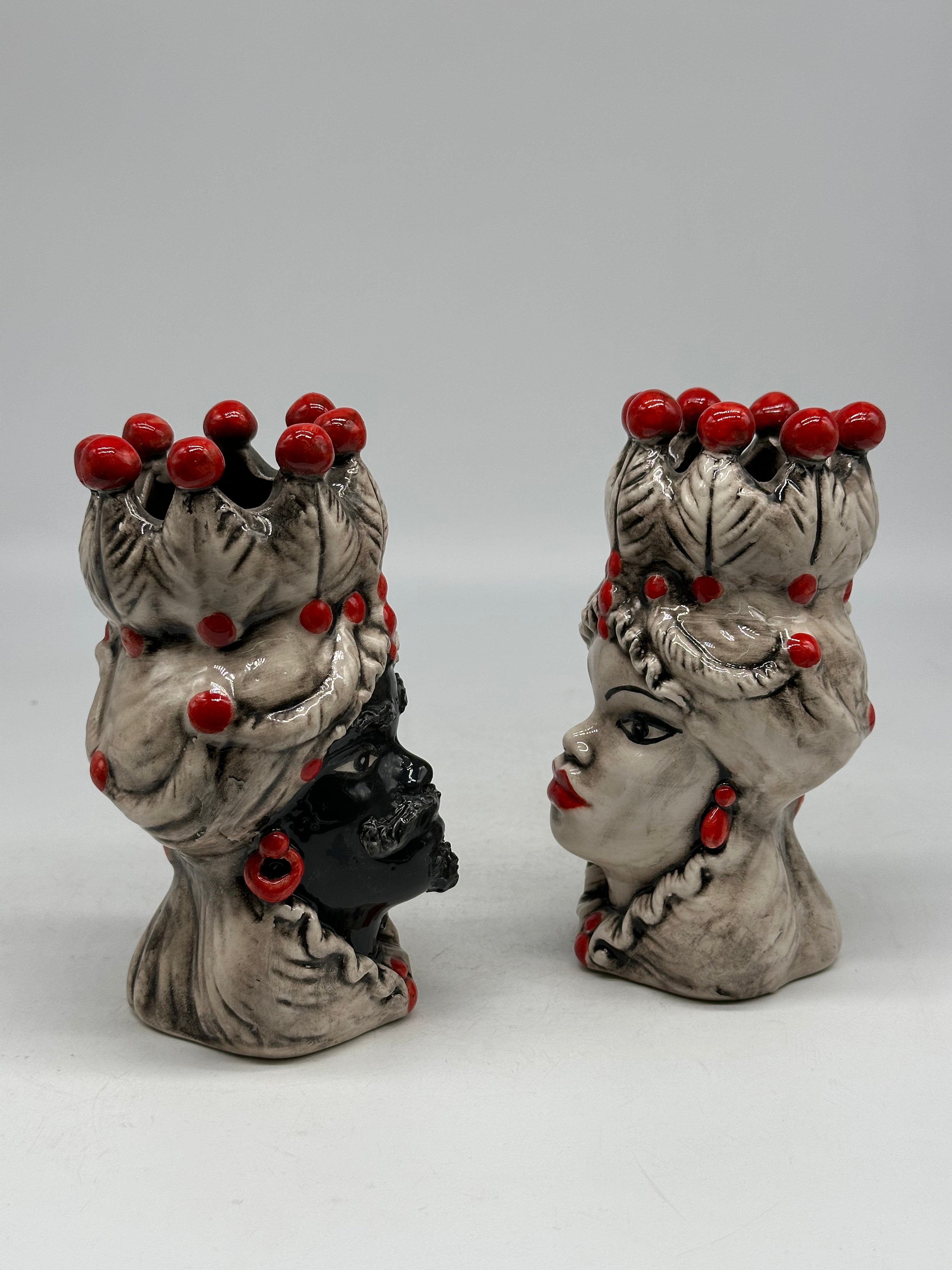 Coppia Teste di Moro Luis Ceramica Caltagirone cm H.17 L.9 Artigianale Beige Sfere Rosso - TESTE DI MORO