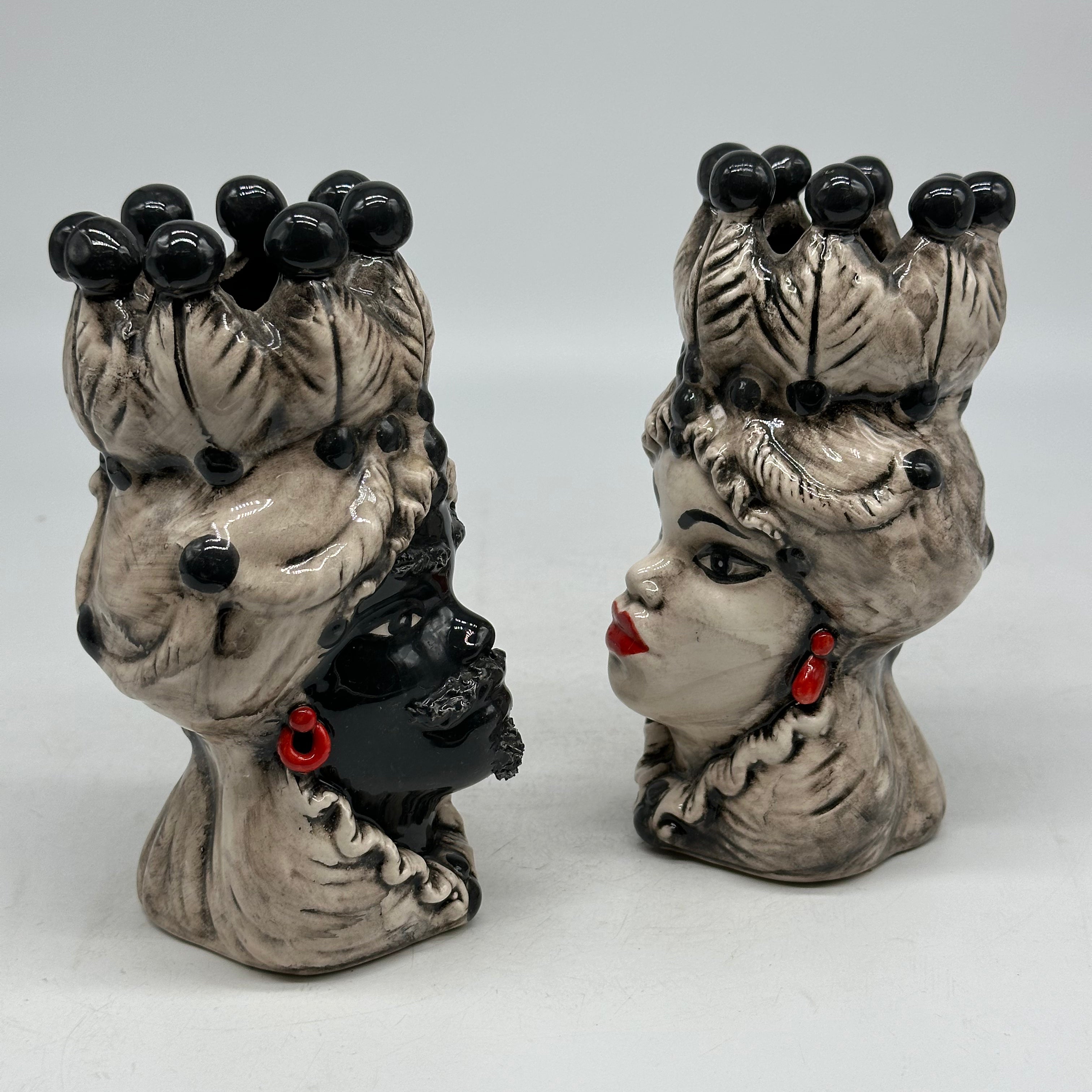 Coppia Teste di Moro Luis Ceramica Caltagirone cm H.17 L.9 Artigianale Beige Sfere Nero - TESTE DI MORO