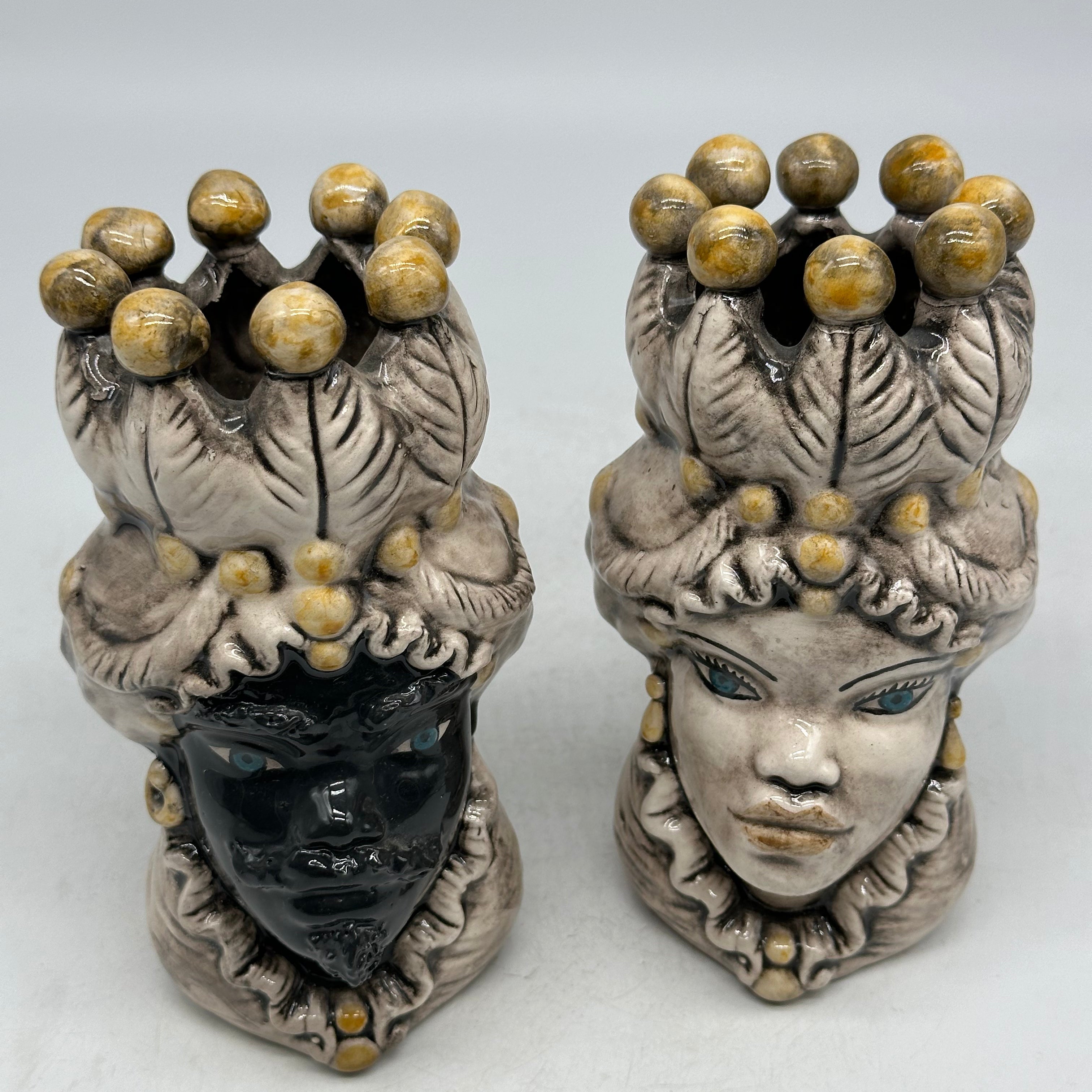 Coppia Teste di Moro Luis Ceramica Caltagirone cm H.17 L.9 Artigianale Beige Sfere Giallo - TESTE DI MORO