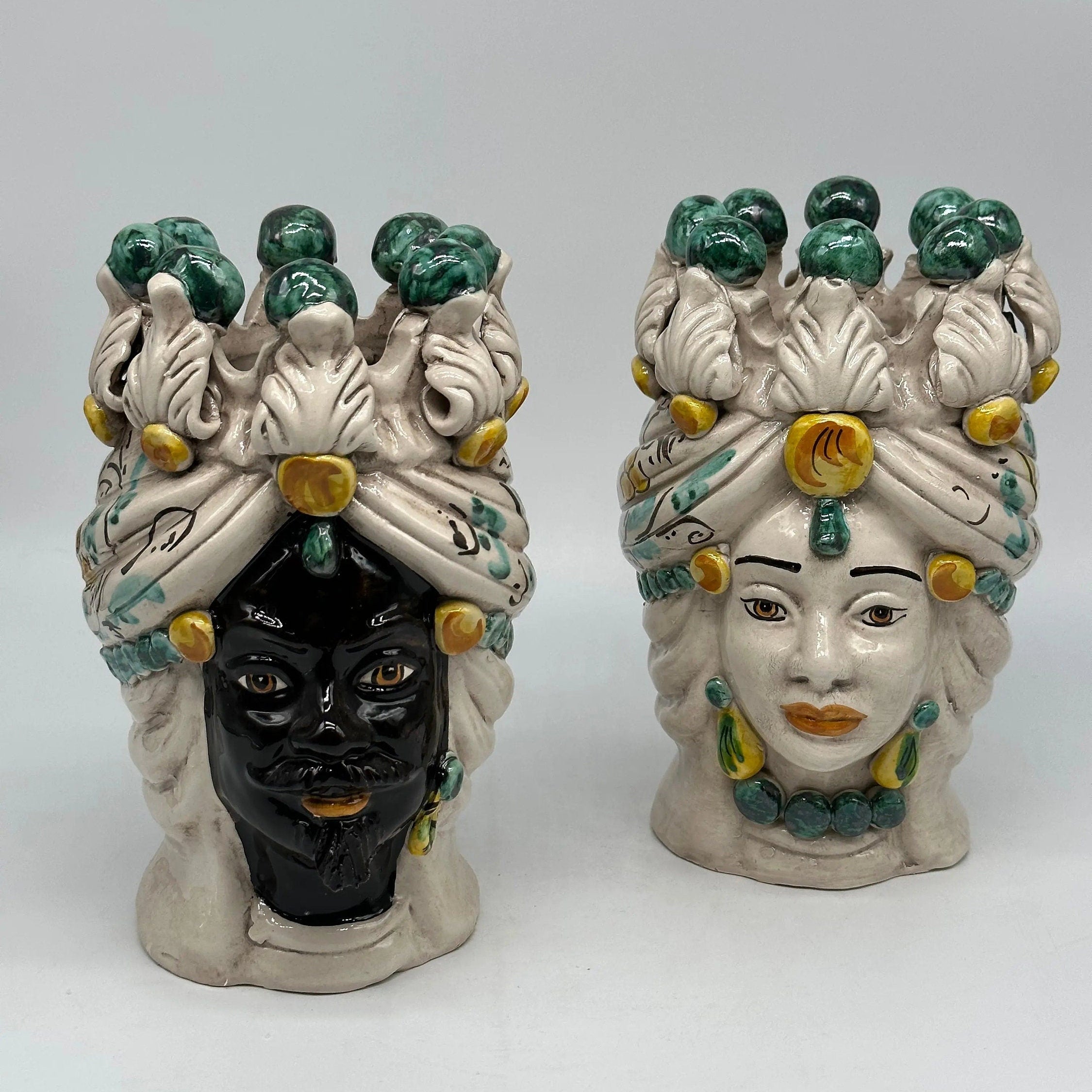 Coppia Teste di Moro Seicento Ceramica Caltagirone cm H.20 L.12 Artigianale VARI COLORI DD CERAMICHE SICILIANE