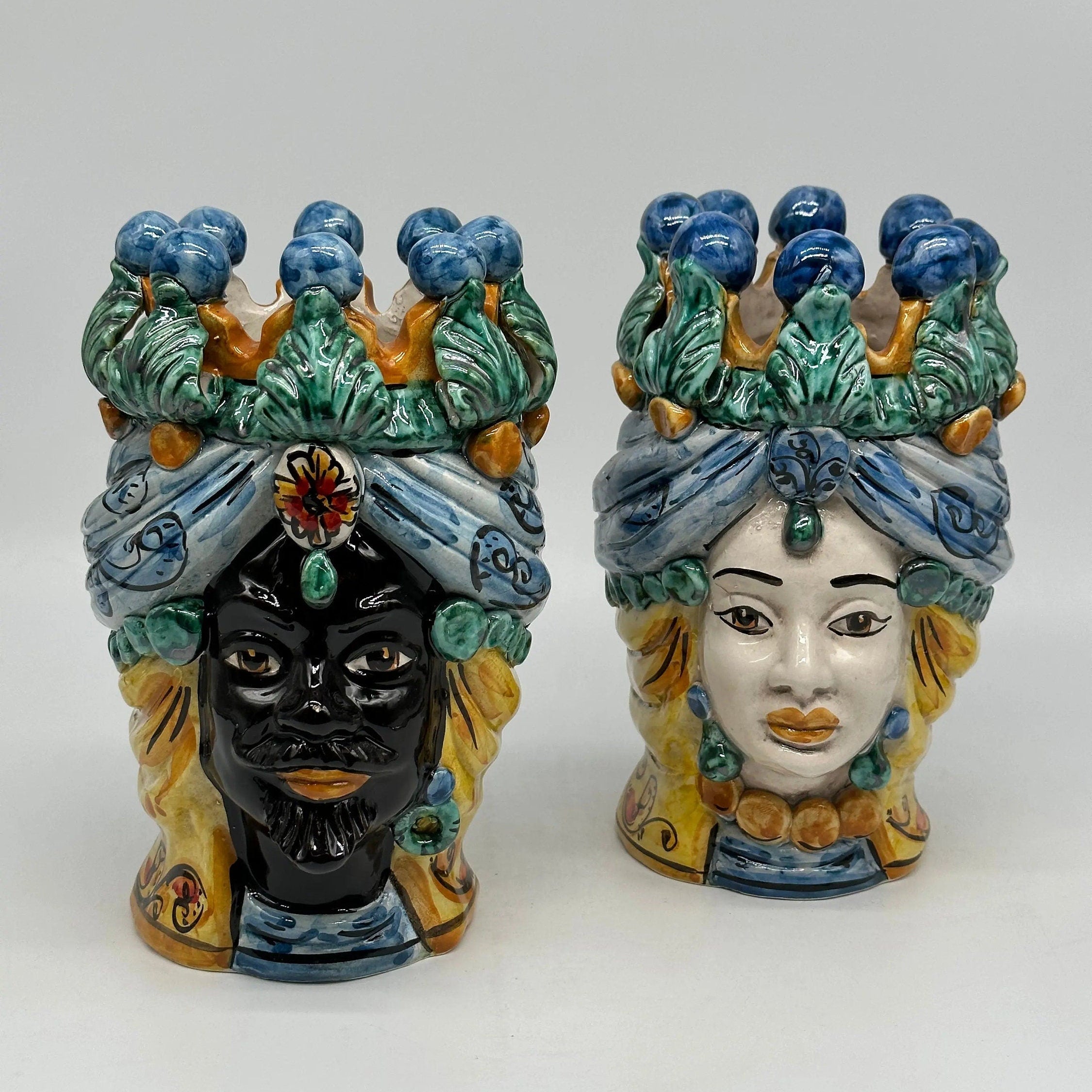 Coppia Teste di Moro Seicento Ceramica Caltagirone cm H.20 L.12 Artigianale VARI COLORI DD CERAMICHE SICILIANE