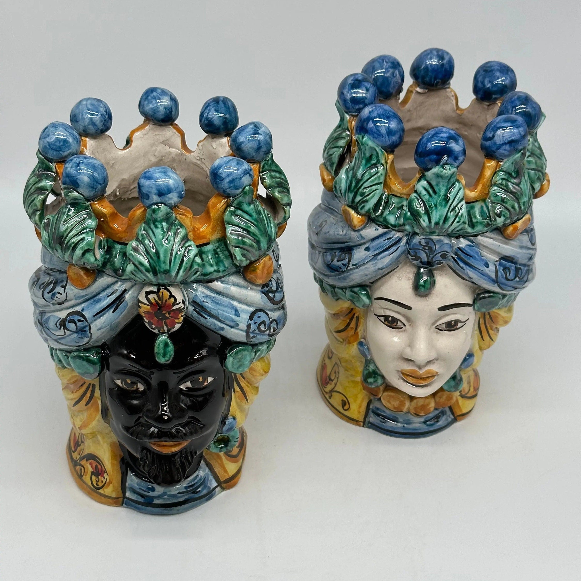 Coppia Teste di Moro Seicento Ceramica Caltagirone cm H.20 L.12 Artigianale VARI COLORI DD CERAMICHE SICILIANE