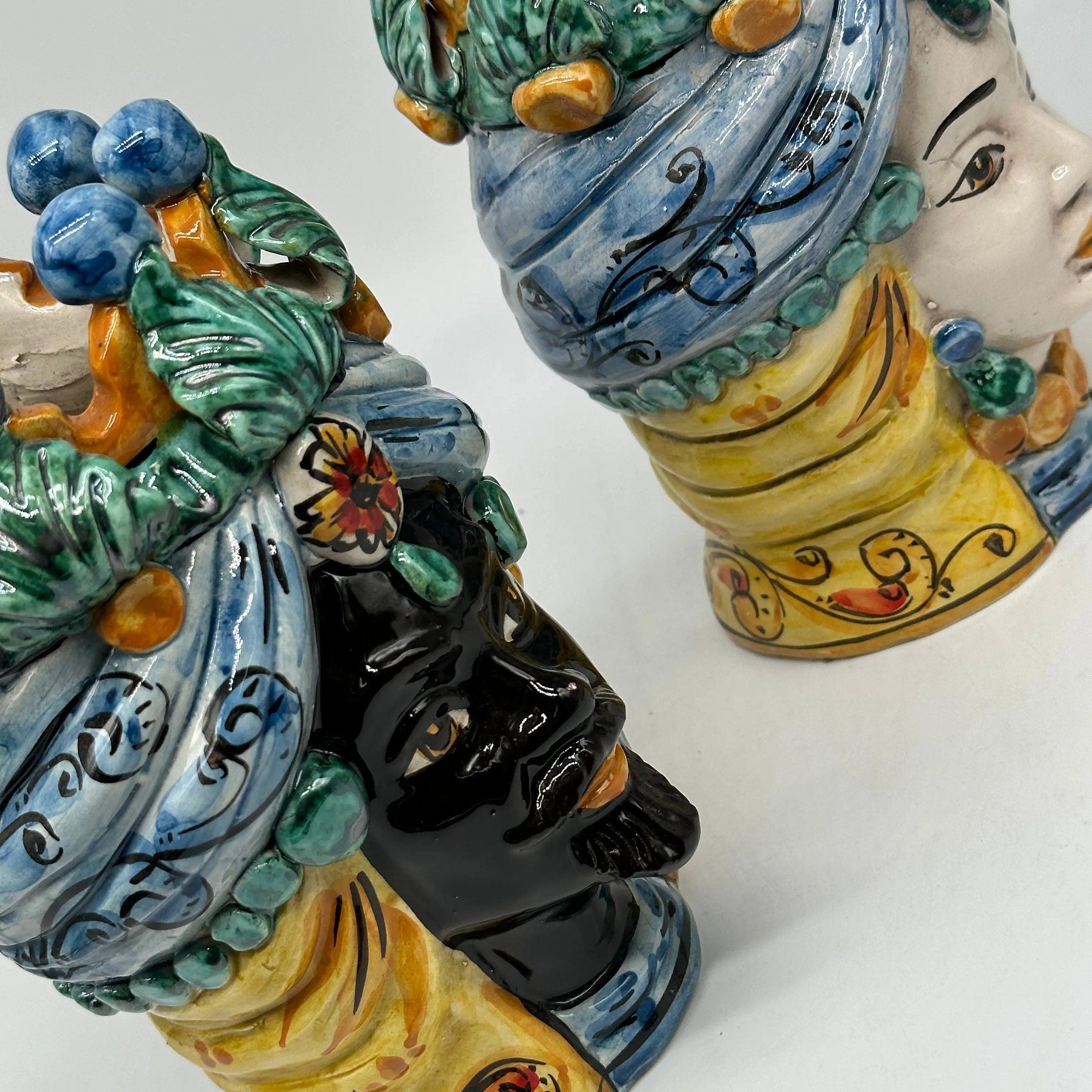 Coppia Teste di Moro Seicento Ceramica Caltagirone cm H.20 L.12 Artigianale VARI COLORI DD CERAMICHE SICILIANE