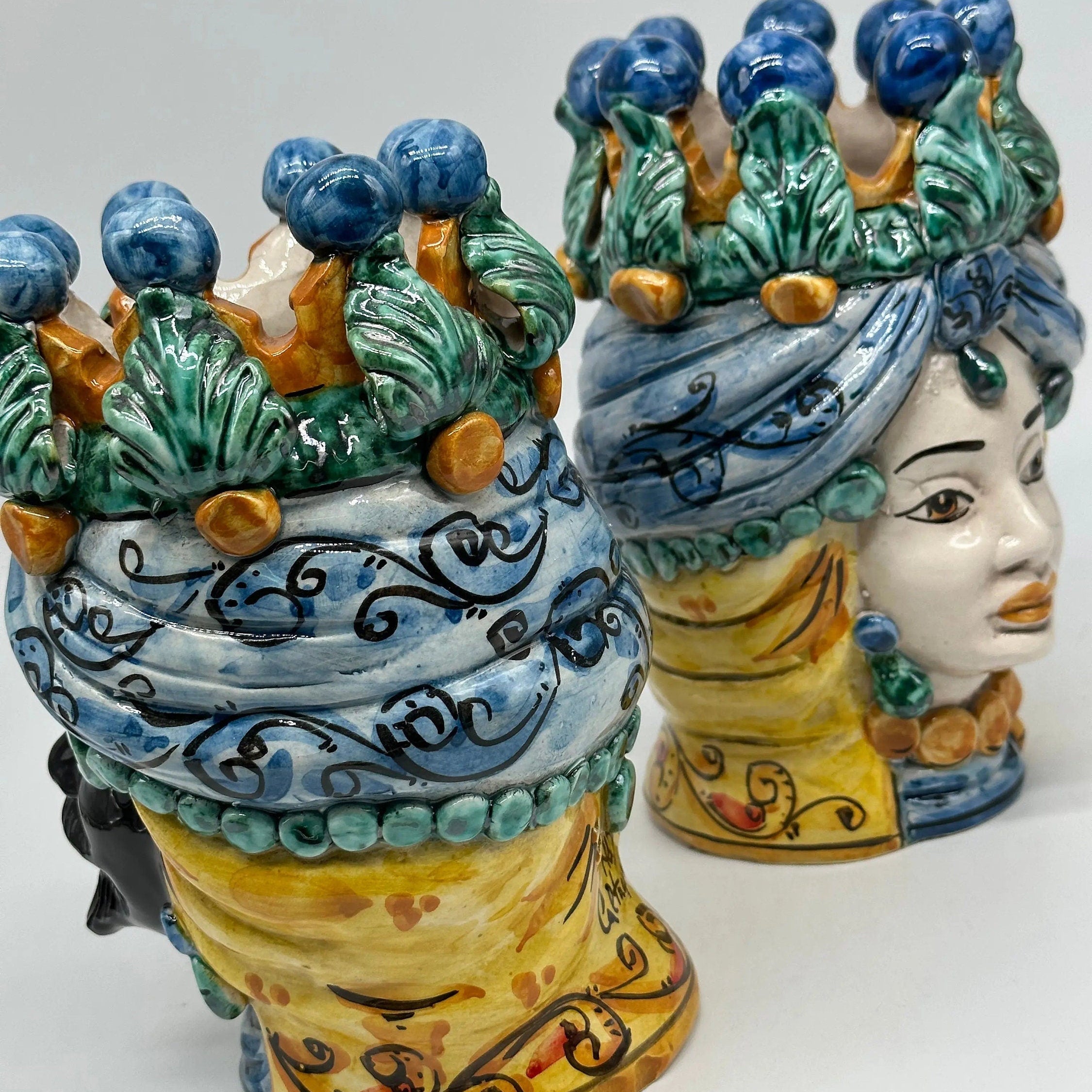 Coppia Teste di Moro Seicento Ceramica Caltagirone cm H.20 L.12 Artigianale VARI COLORI DD CERAMICHE SICILIANE