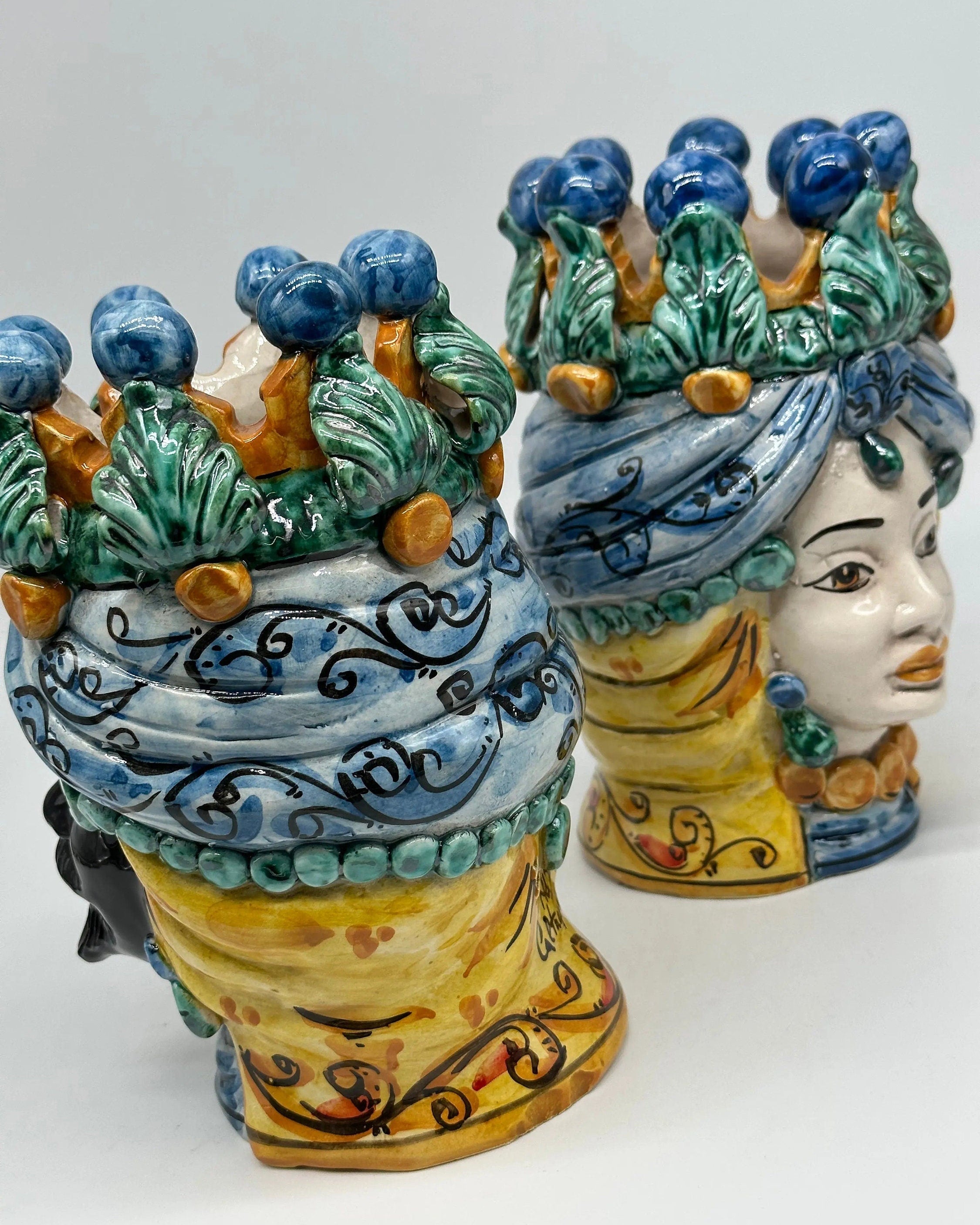 Coppia Teste di Moro Seicento Ceramica Caltagirone cm H.20 L.12 Artigianale VARI COLORI DD CERAMICHE SICILIANE