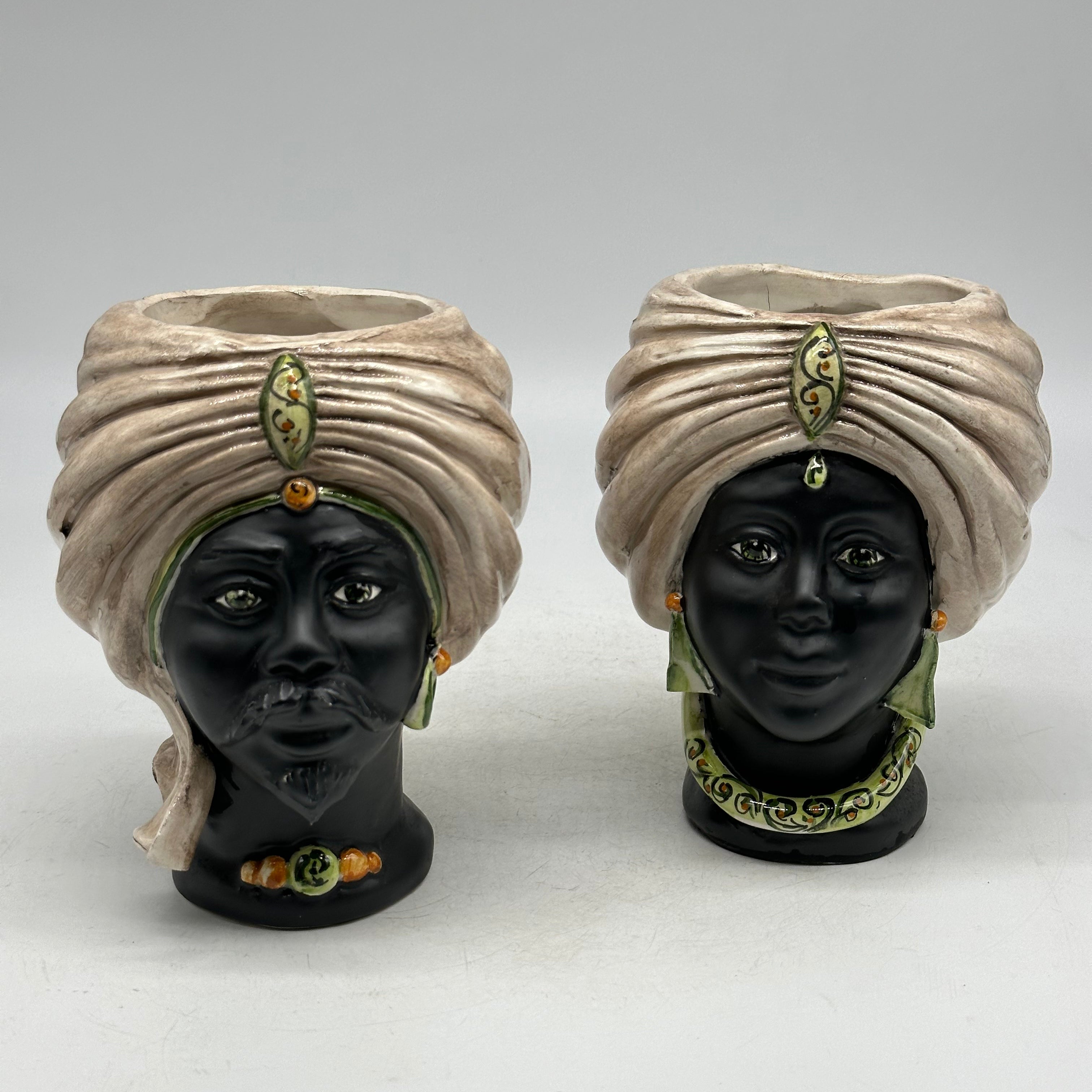 FINE SERIE - Coppia Teste di Moro Atena MINI Ceramica Caltagirone cm H.15 L.11 Artigianale Ecru Opaco Verde - TESTE