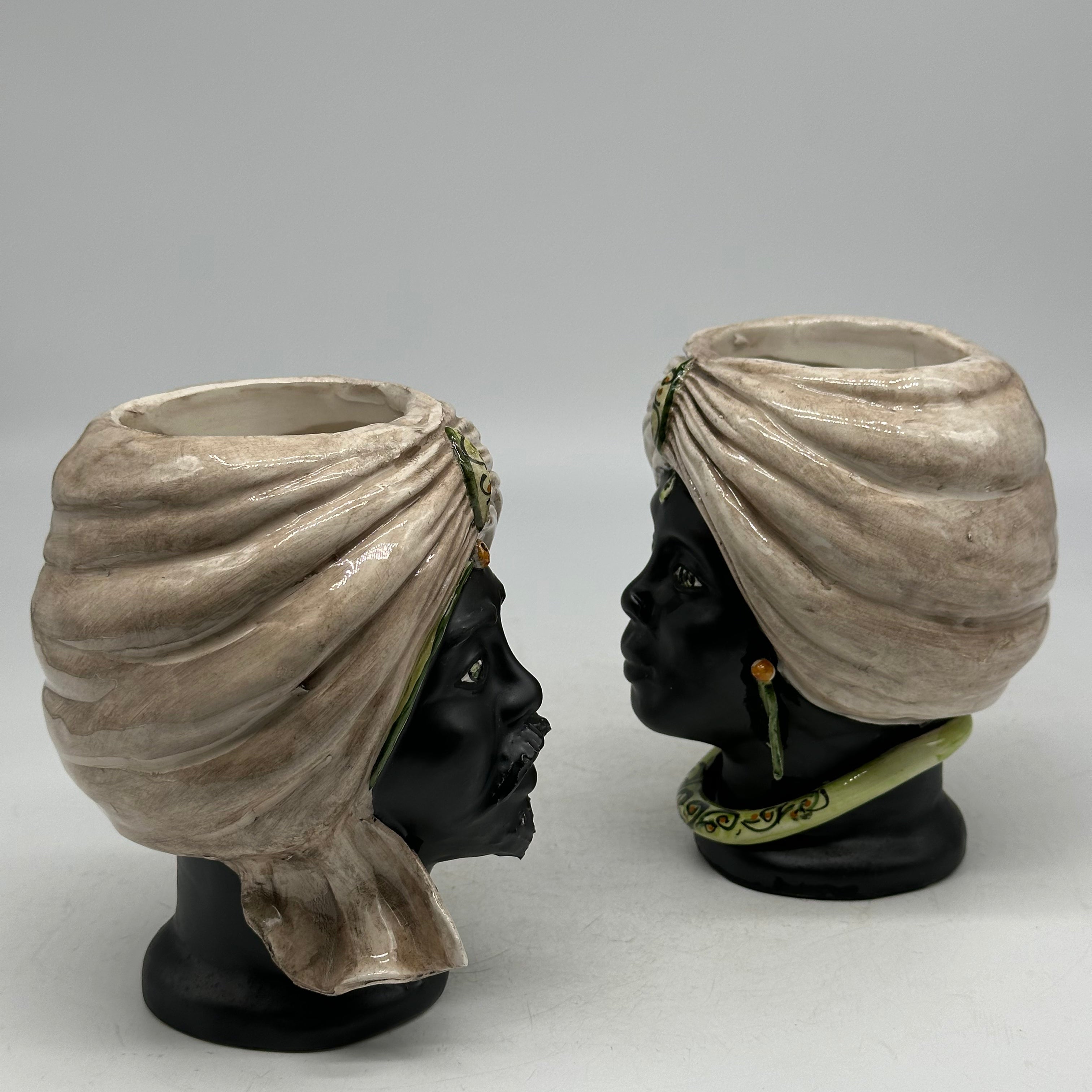 FINE SERIE - Coppia Teste di Moro Atena MINI Ceramica Caltagirone cm H.15 L.11 Artigianale Ecru Opaco Verde - TESTE