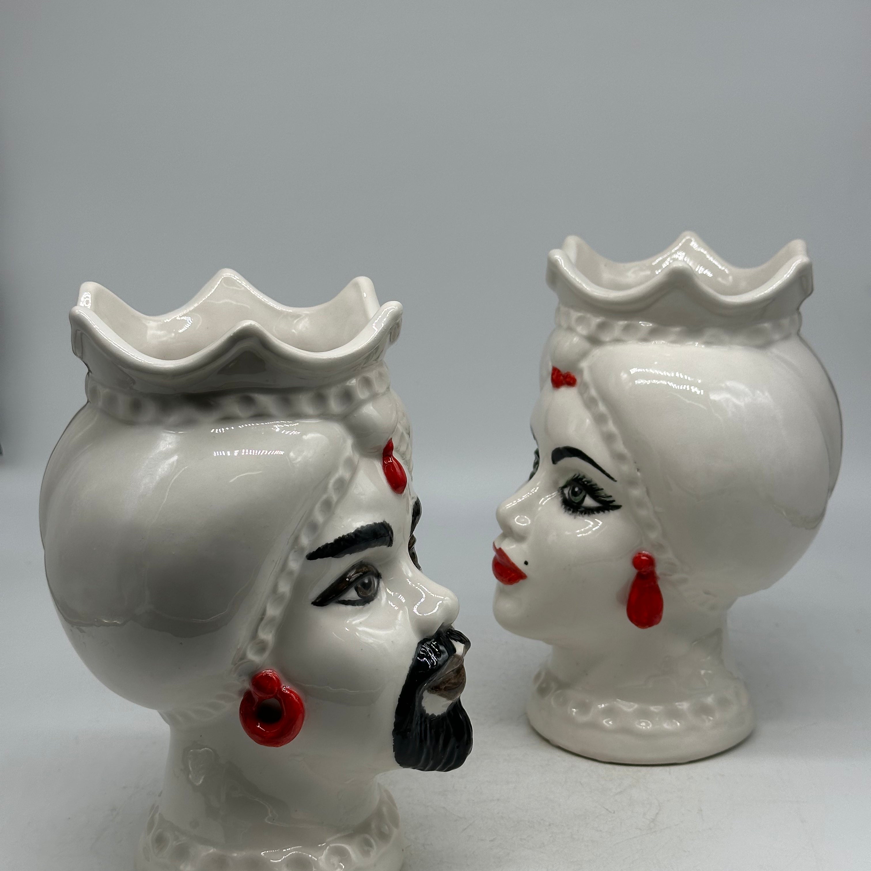 FINE SERIE - Coppia Teste di Moro Luis Ceramica Caltagirone cm H.22 L.15 Artigianale Bianco Rosso - TESTE DI MORO
