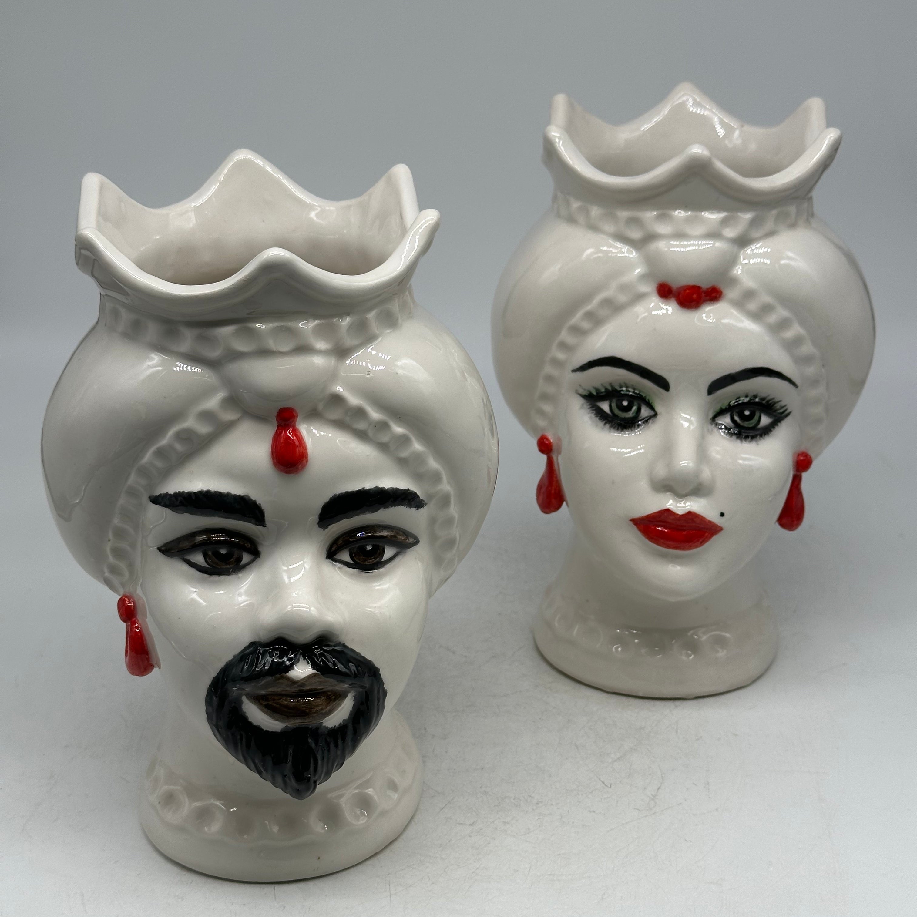 FINE SERIE - Coppia Teste di Moro Luis Ceramica Caltagirone cm H.22 L.15 Artigianale Bianco Rosso - TESTE DI MORO