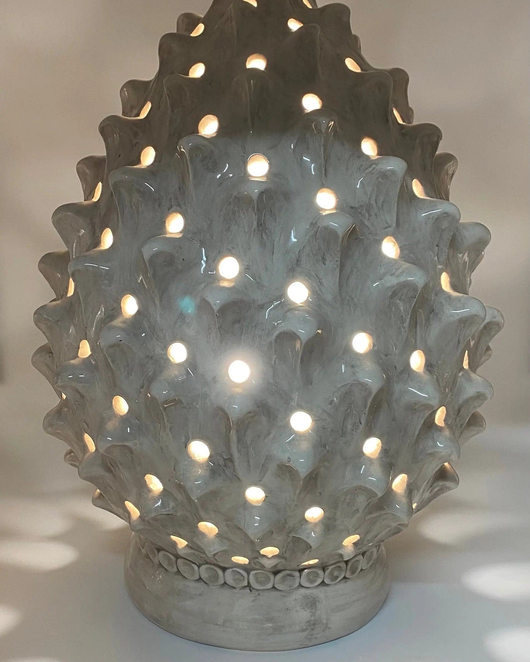 Lampada Pigna traforata Ceramica Caltagirone cm H.47 L.30 Artigianale Ghiaccio DD CERAMICHE SICILIANE