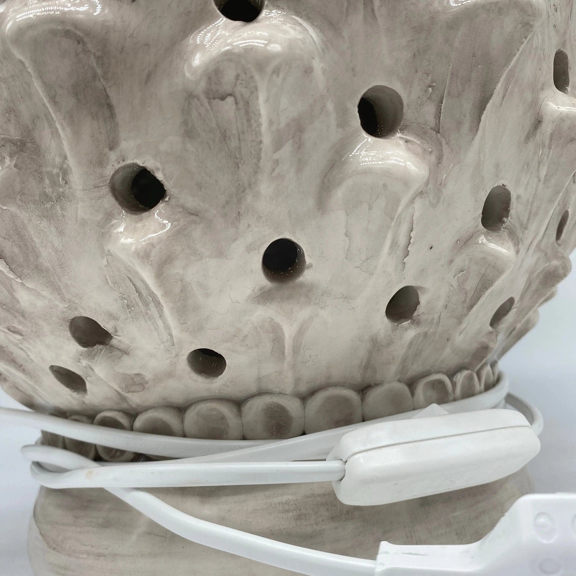 Lampada Pigna traforata Ceramica Caltagirone cm H.47 L.30 Artigianale Ghiaccio DD CERAMICHE SICILIANE