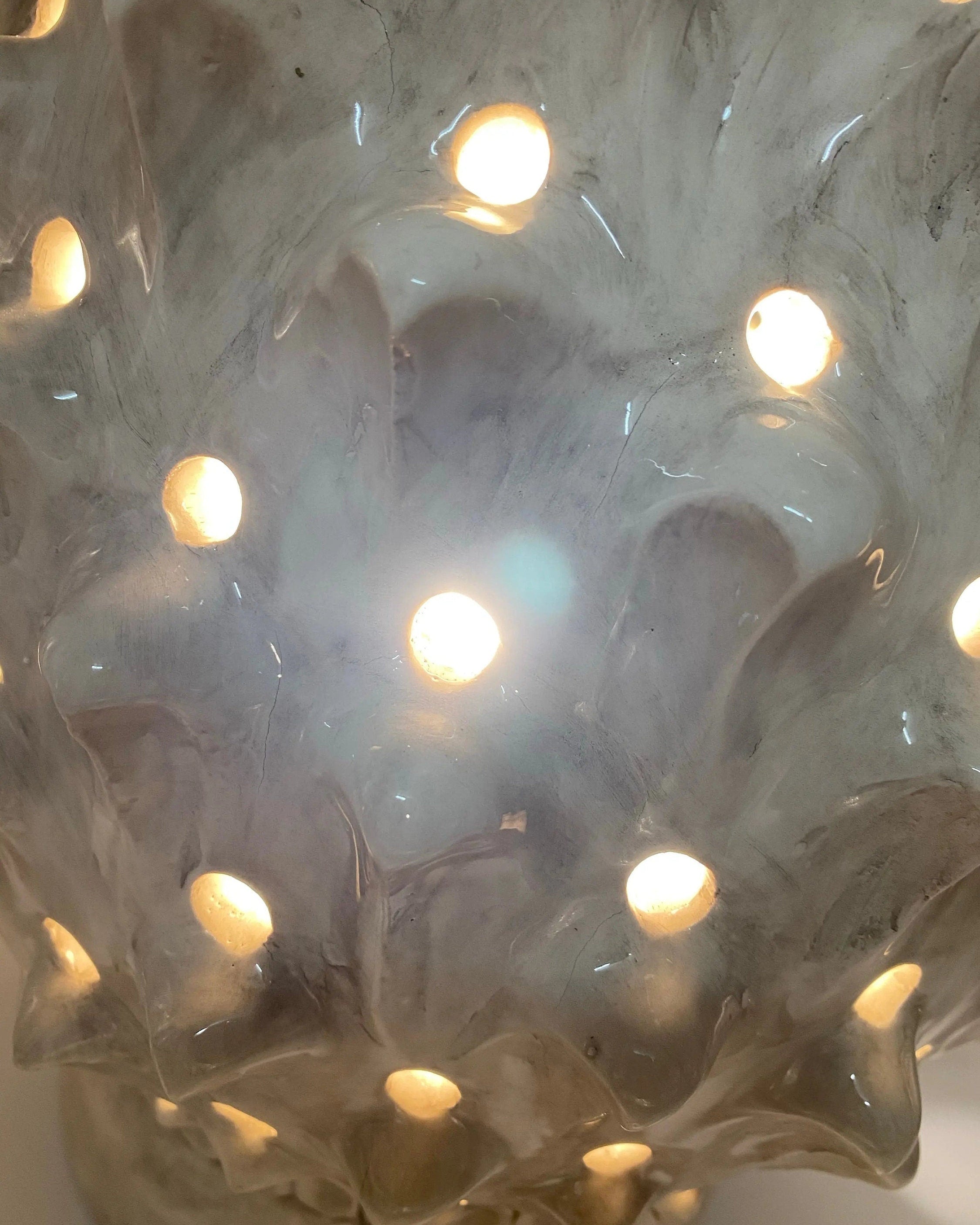 Lampada Pigna traforata Ceramica Caltagirone cm H.47 L.30 Artigianale Ghiaccio DD CERAMICHE SICILIANE