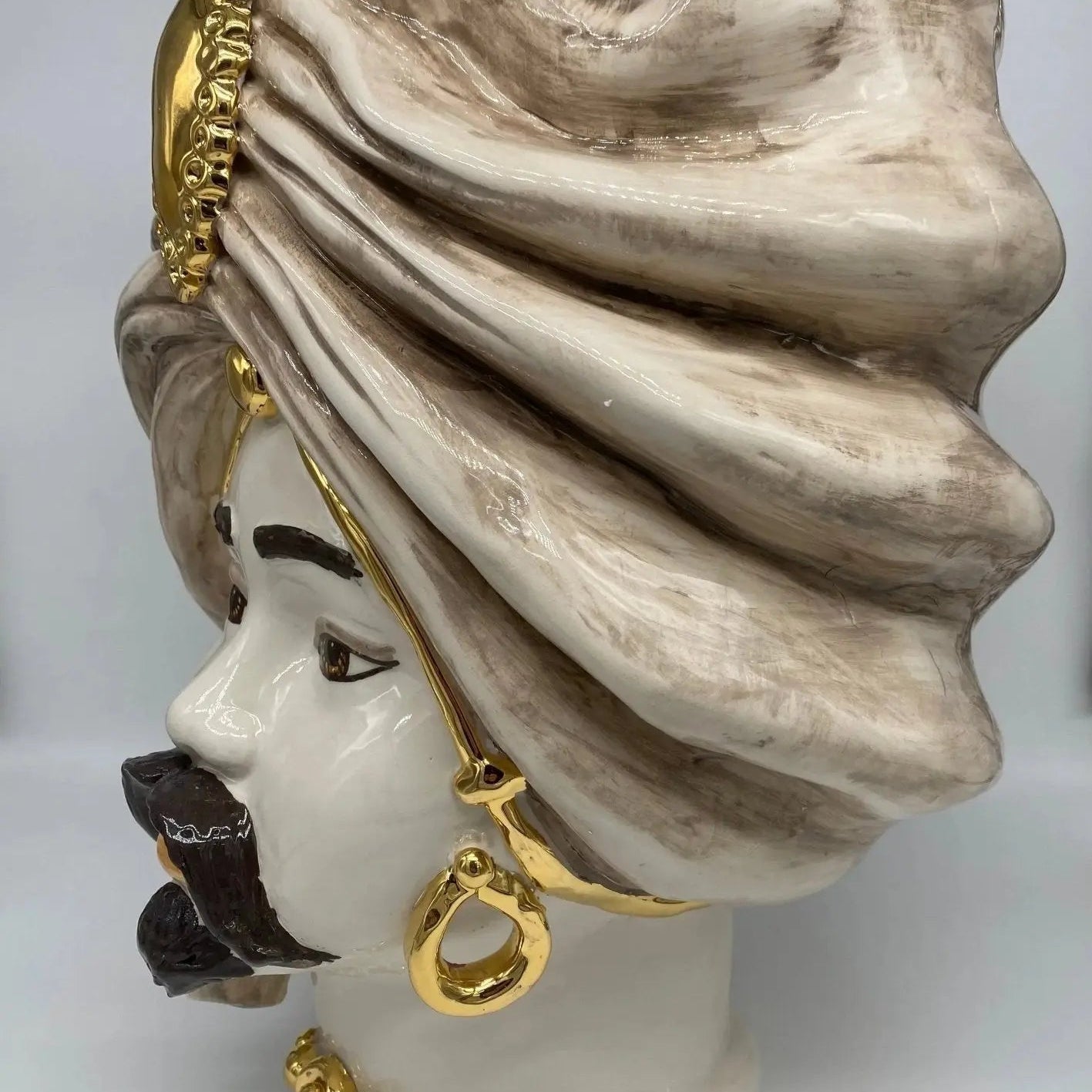 FINE SERIE - Testa di Moro Atena Ceramica Caltagirone cm H.40 L.28 Artigianale Écru Beige Oro - Uomo - TESTA DI MORO