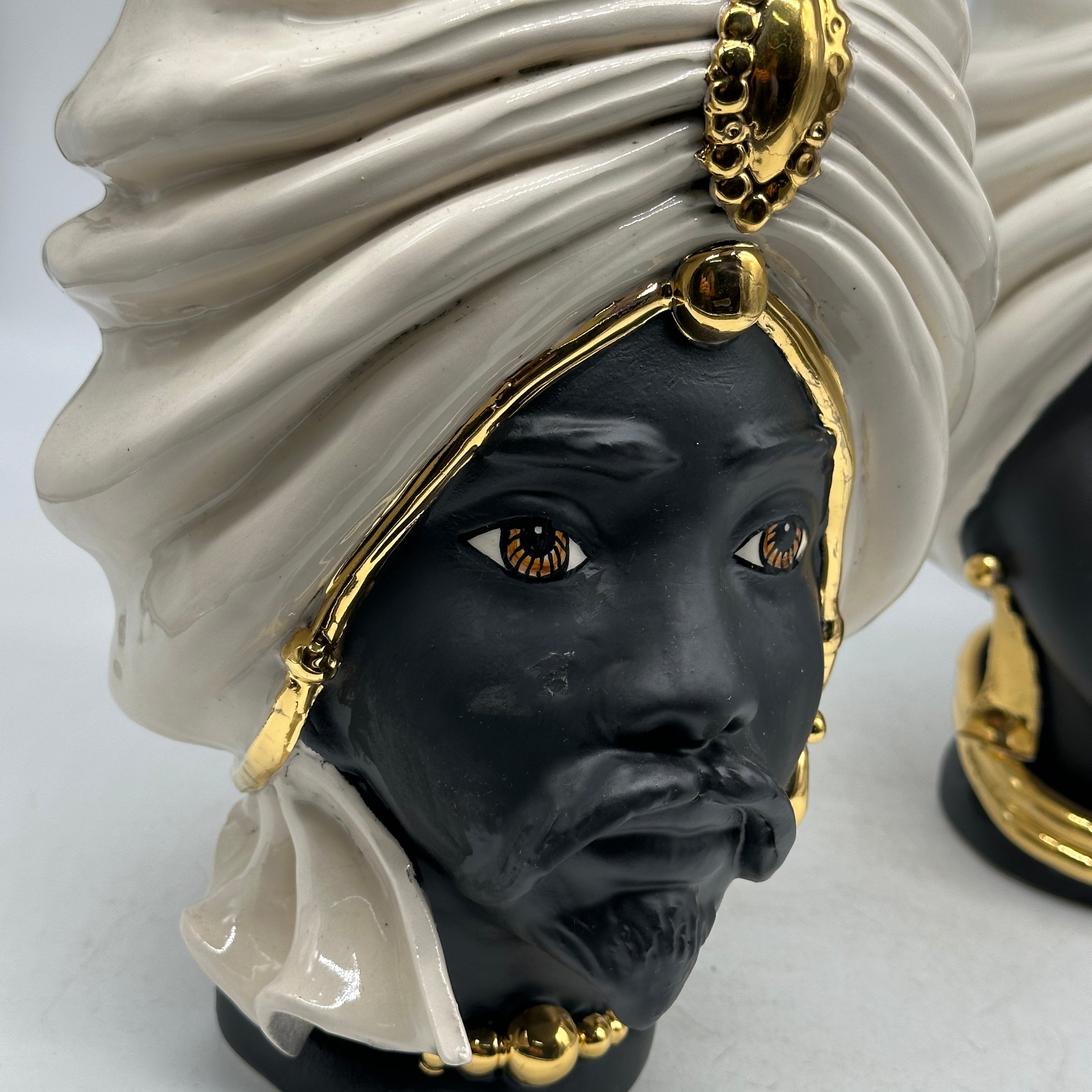 FINE SERIE - Teste di Moro Atena Ceramica Caltagirone cm H.24 L.18 Artigianale Bianco Nero Oro - TESTE DI MORO