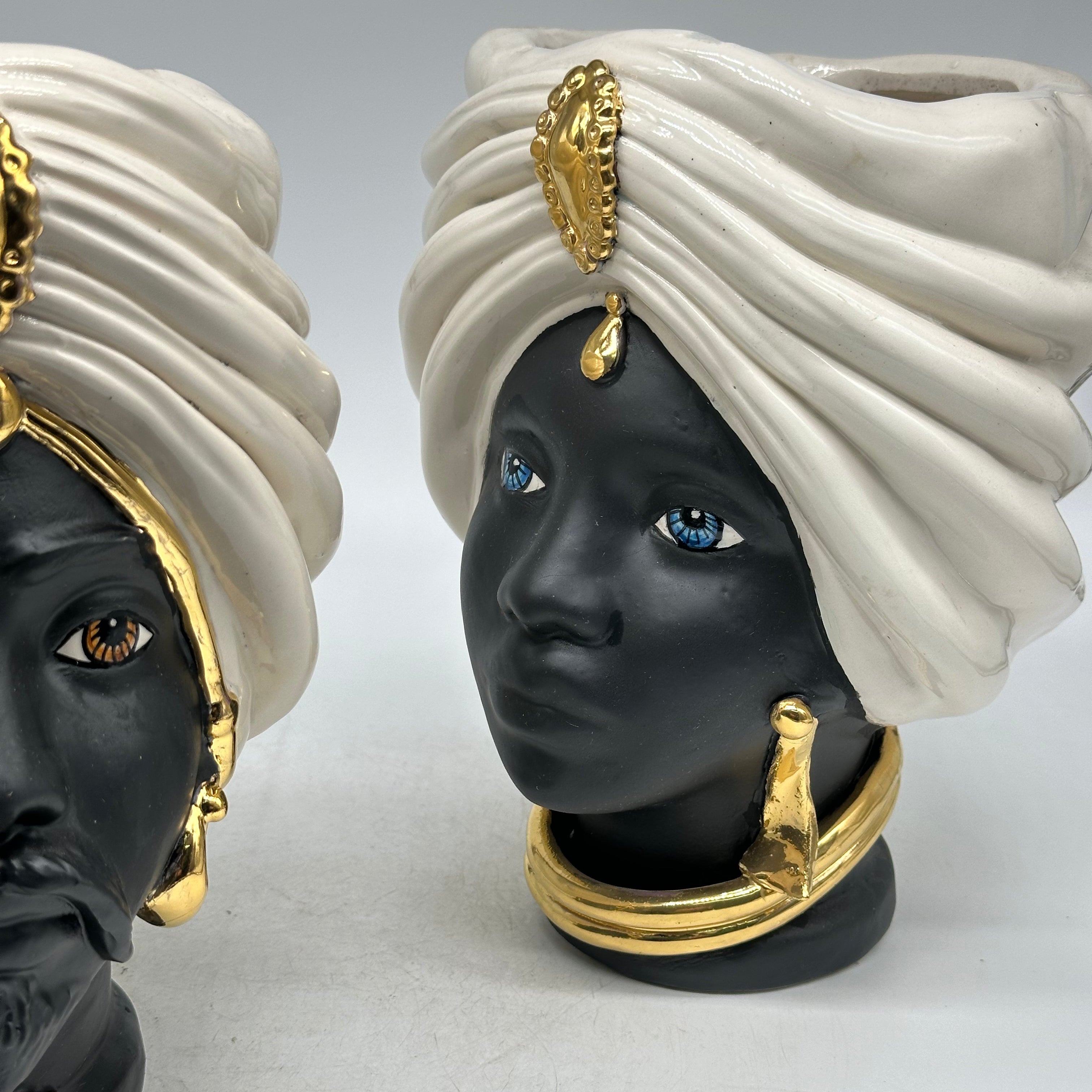 FINE SERIE - Teste di Moro Atena Ceramica Caltagirone cm H.24 L.18 Artigianale Bianco Nero Oro - TESTE DI MORO