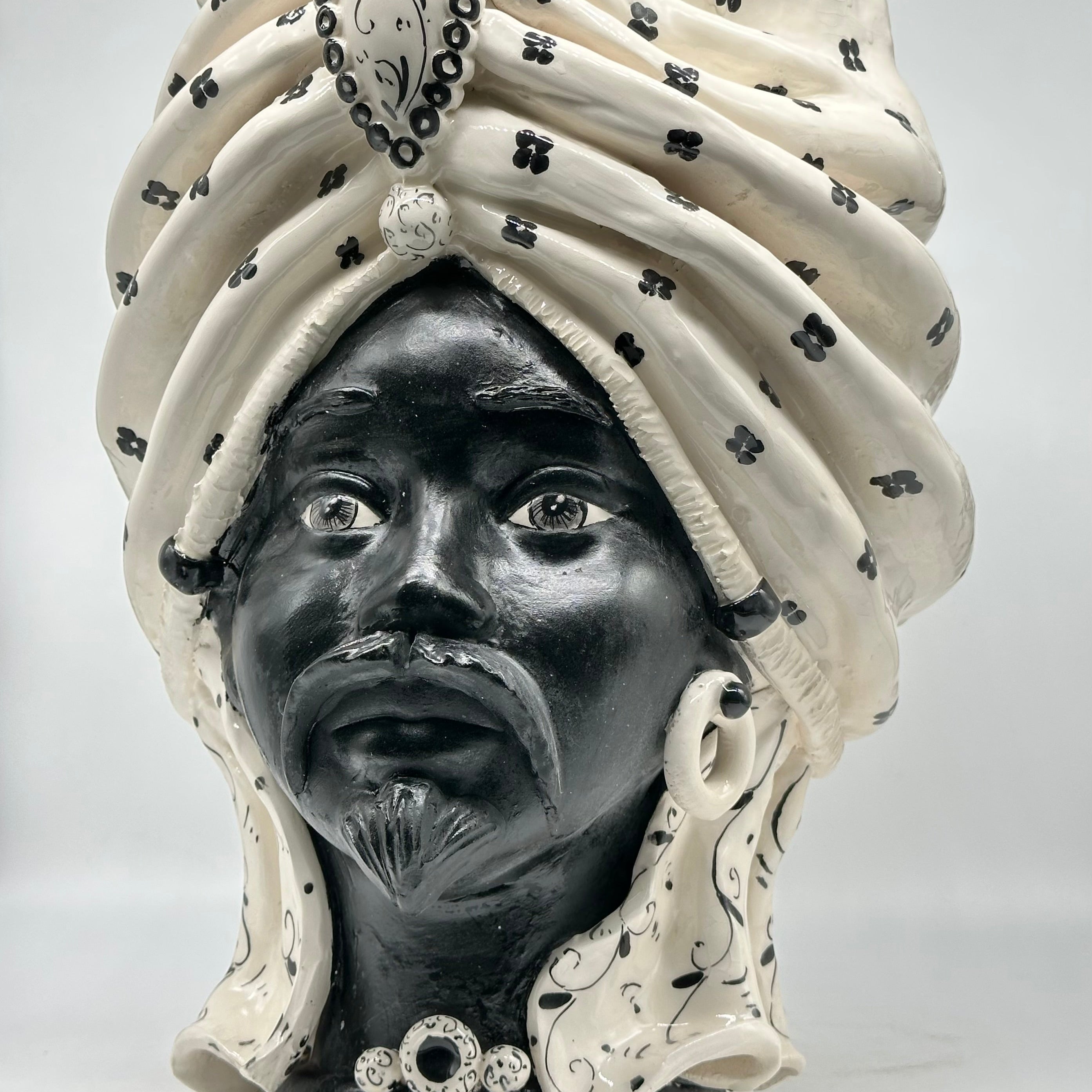 FINE SERIE - Teste di Moro Atena V.1 Ceramica Caltagirone cm H.40 L.28 Artigianale Bianco Pois Nero Opaco - TESTE