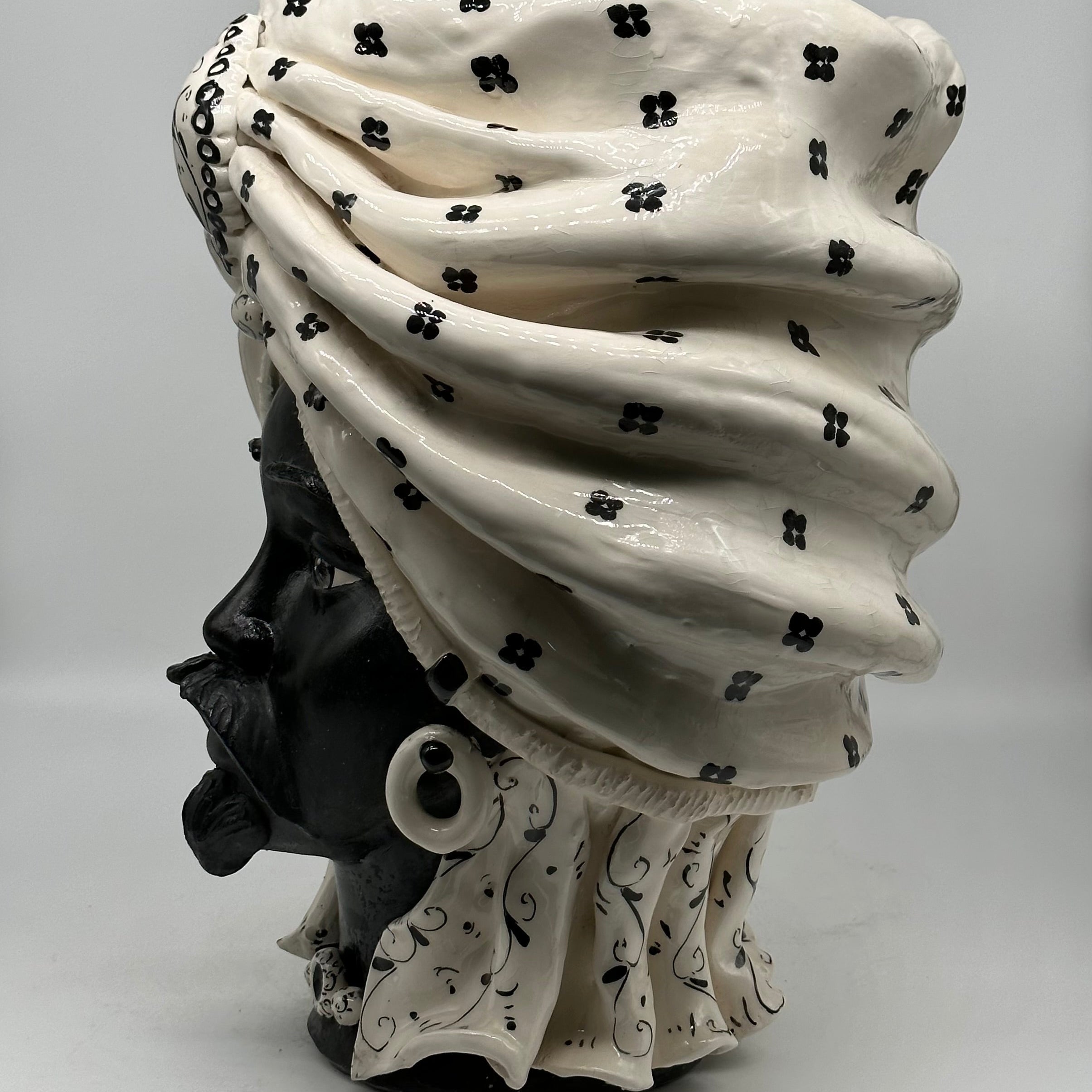 FINE SERIE - Teste di Moro Atena V.1 Ceramica Caltagirone cm H.40 L.28 Artigianale Bianco Pois Nero Opaco - TESTE