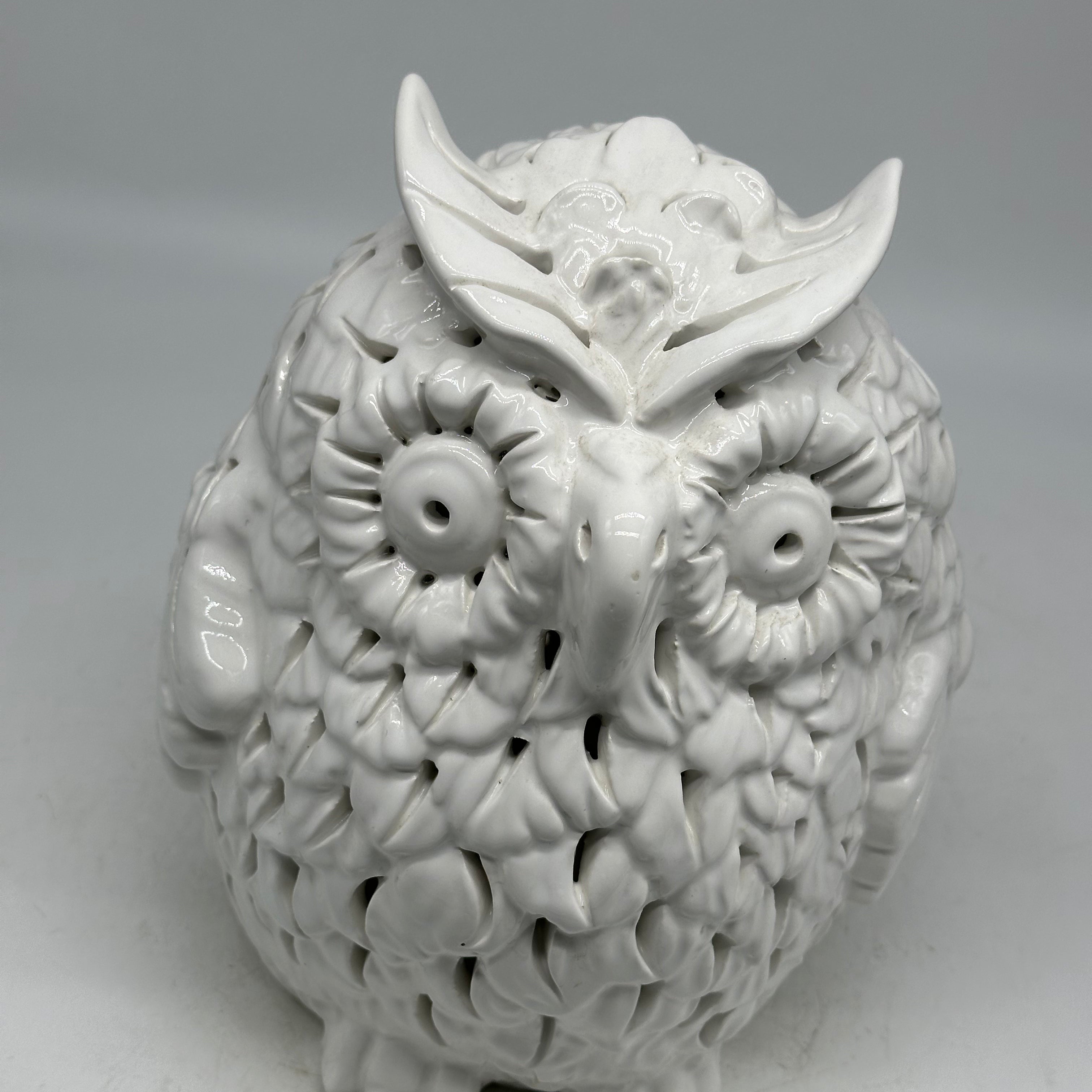 Gufo Traforato Ceramica Caltagirone cm H.24 L.18 Artigianale Bianco - OGGETTISTICA