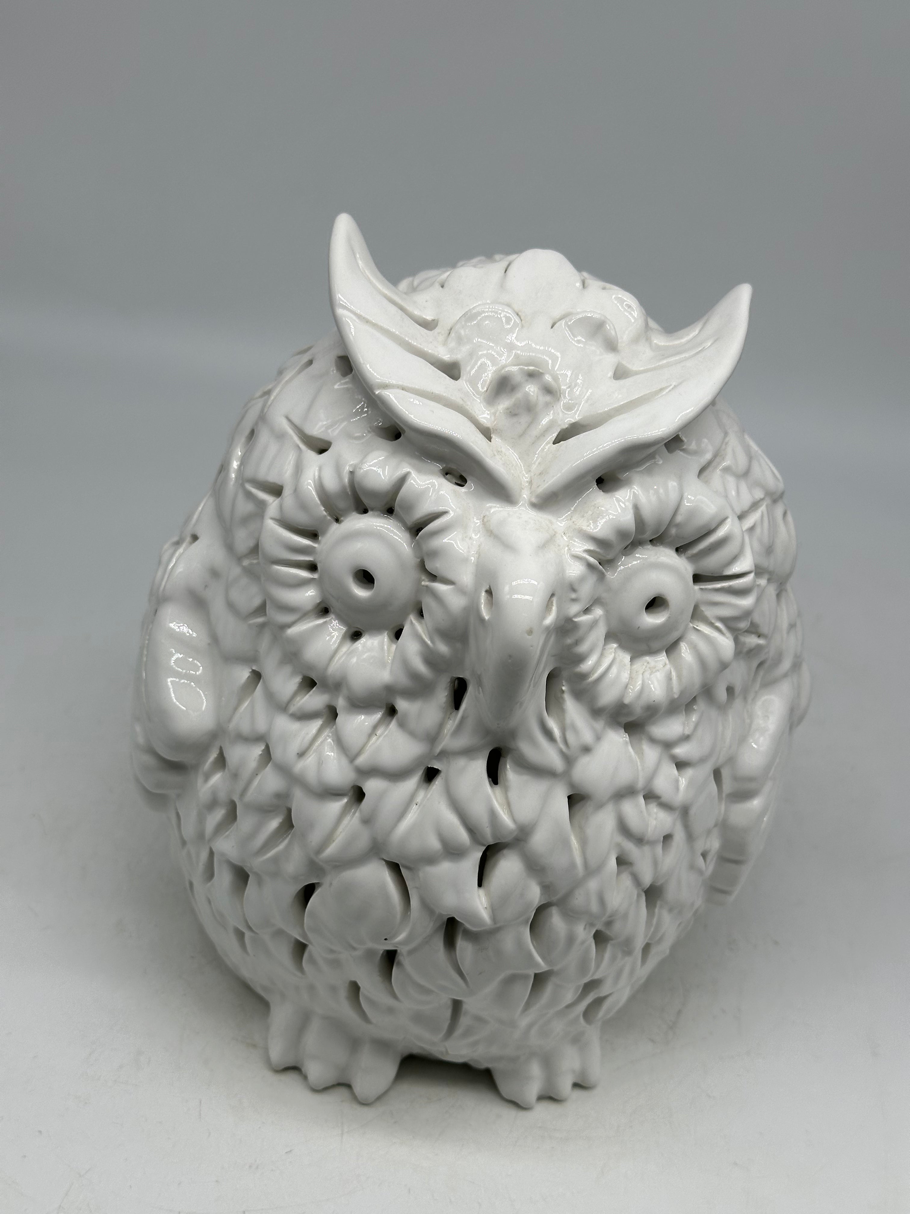 Gufo Traforato Ceramica Caltagirone cm H.24 L.18 Artigianale Bianco - OGGETTISTICA