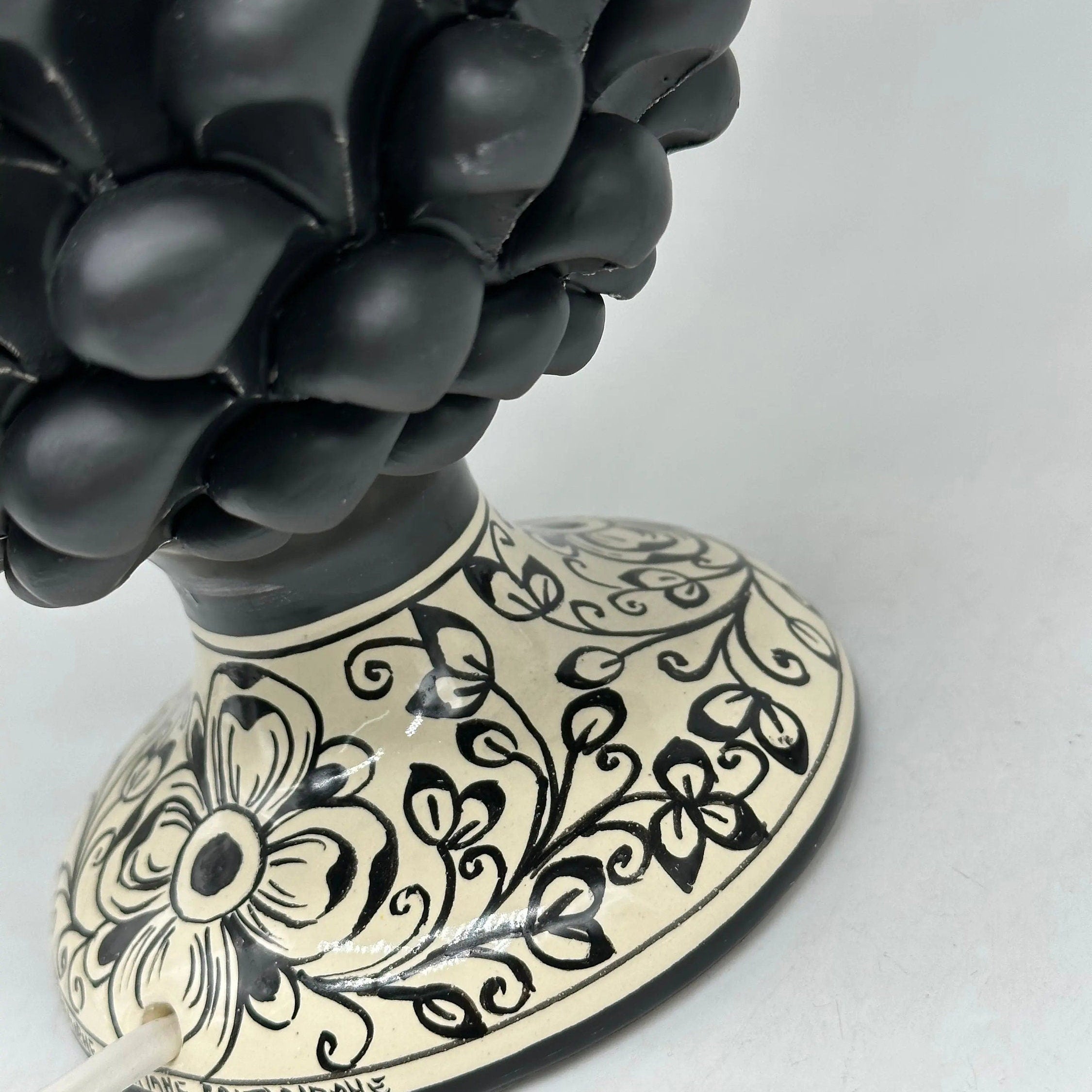 Lampada Pigna Ceramica Caltagirone cm H.25 Artigianale Nero Opaco Base Decorata DD CERAMICHE SICILIANE