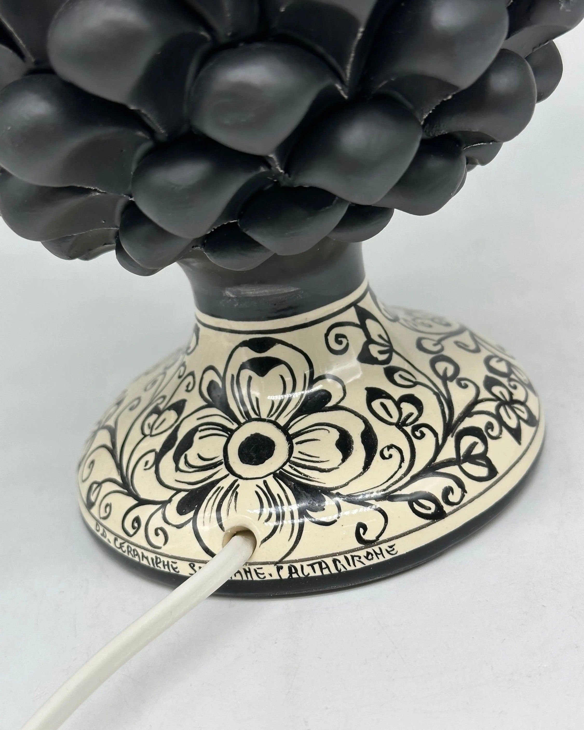 Lampada Pigna Ceramica Caltagirone cm H.25 Artigianale Nero Opaco Base Decorata DD CERAMICHE SICILIANE
