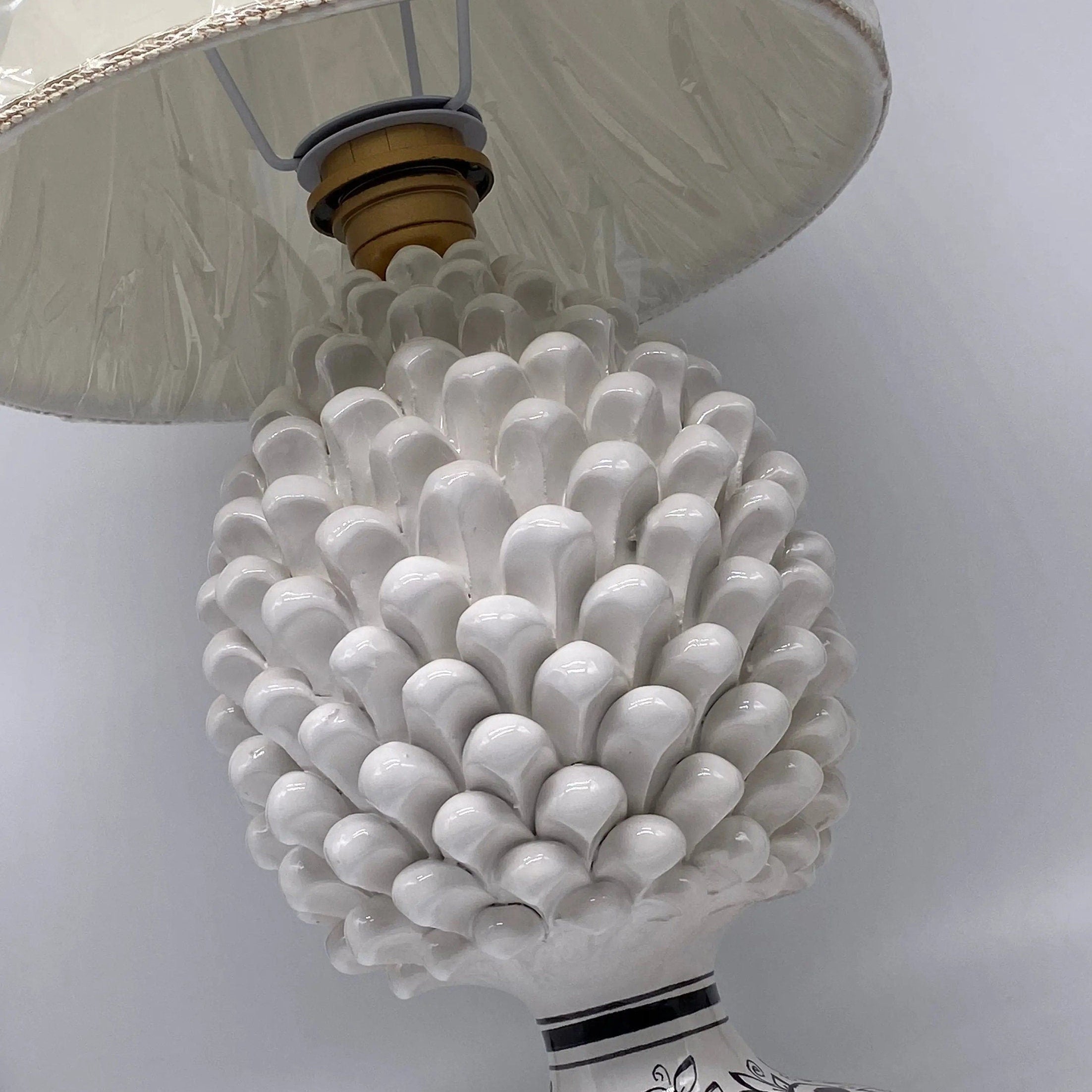 Lampada Pigna Ceramica Caltagirone cm H.30 Artigianale Bianco Base Decorata DD CERAMICHE SICILIANE